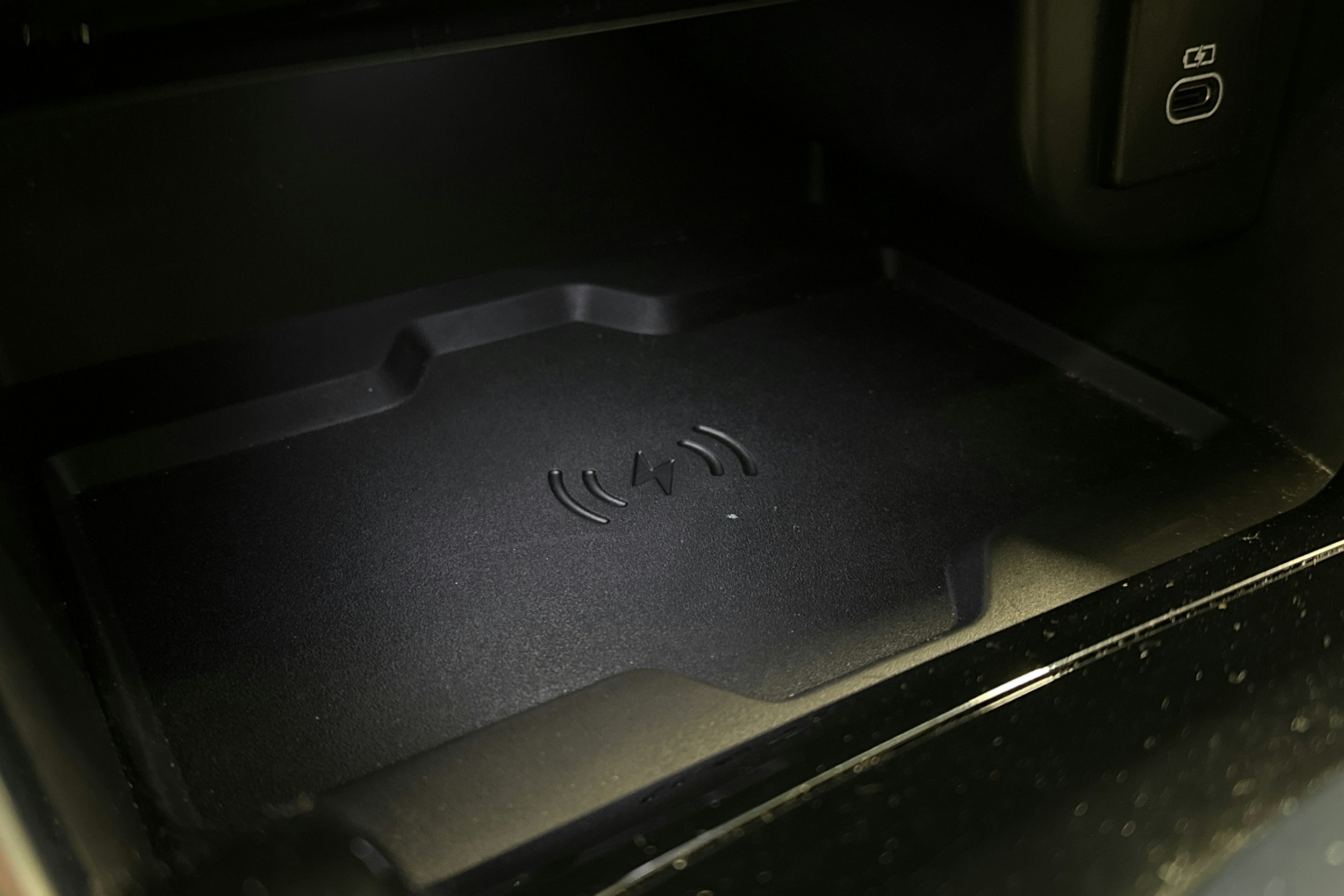 valkoinen Land Rover Discovery Sport 2021 kuva 32.