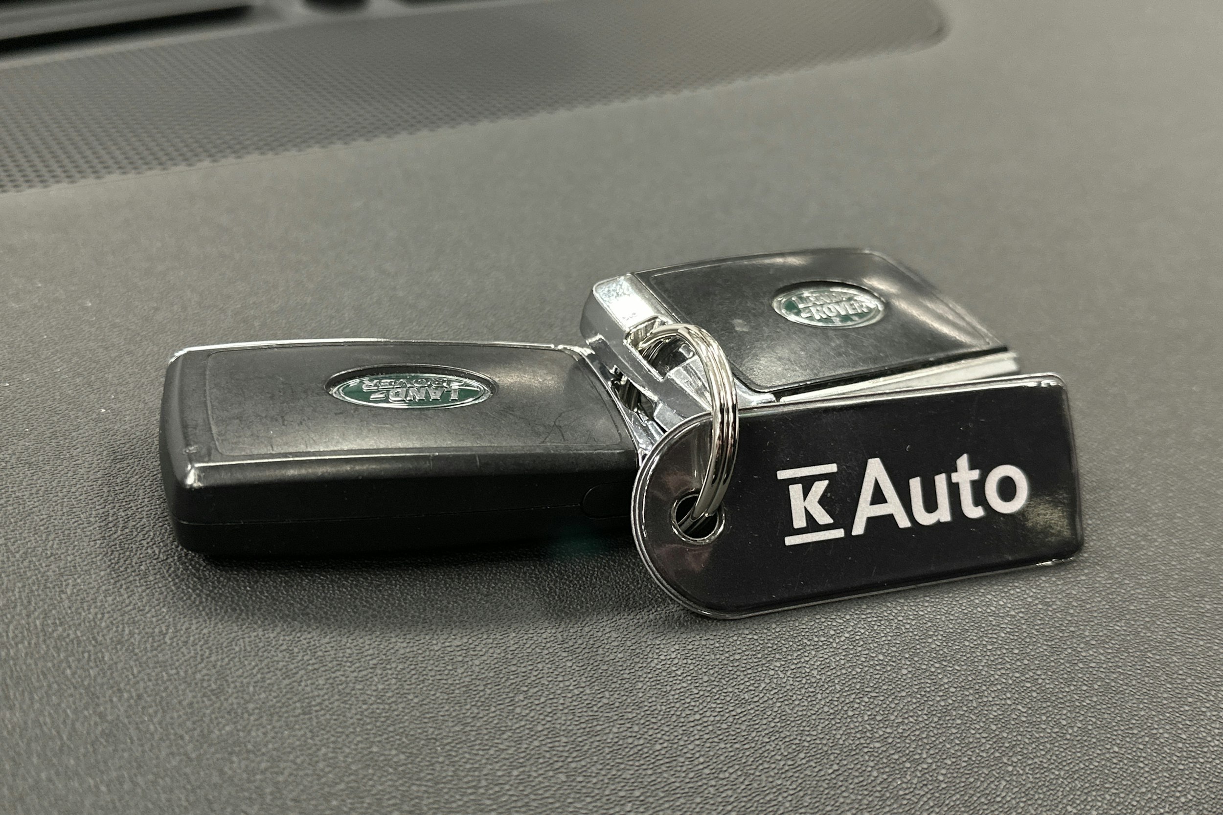 valkoinen Land Rover Discovery Sport 2021 kuva 34.