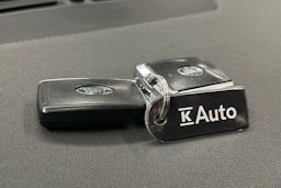 valkoinen Land Rover Discovery Sport 2021 kuva 34.