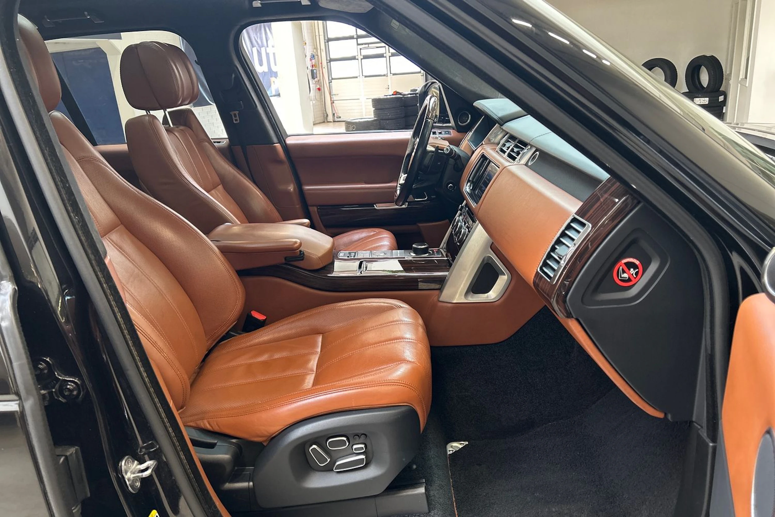 musta Land Rover Range Rover 2014 kuva 22.