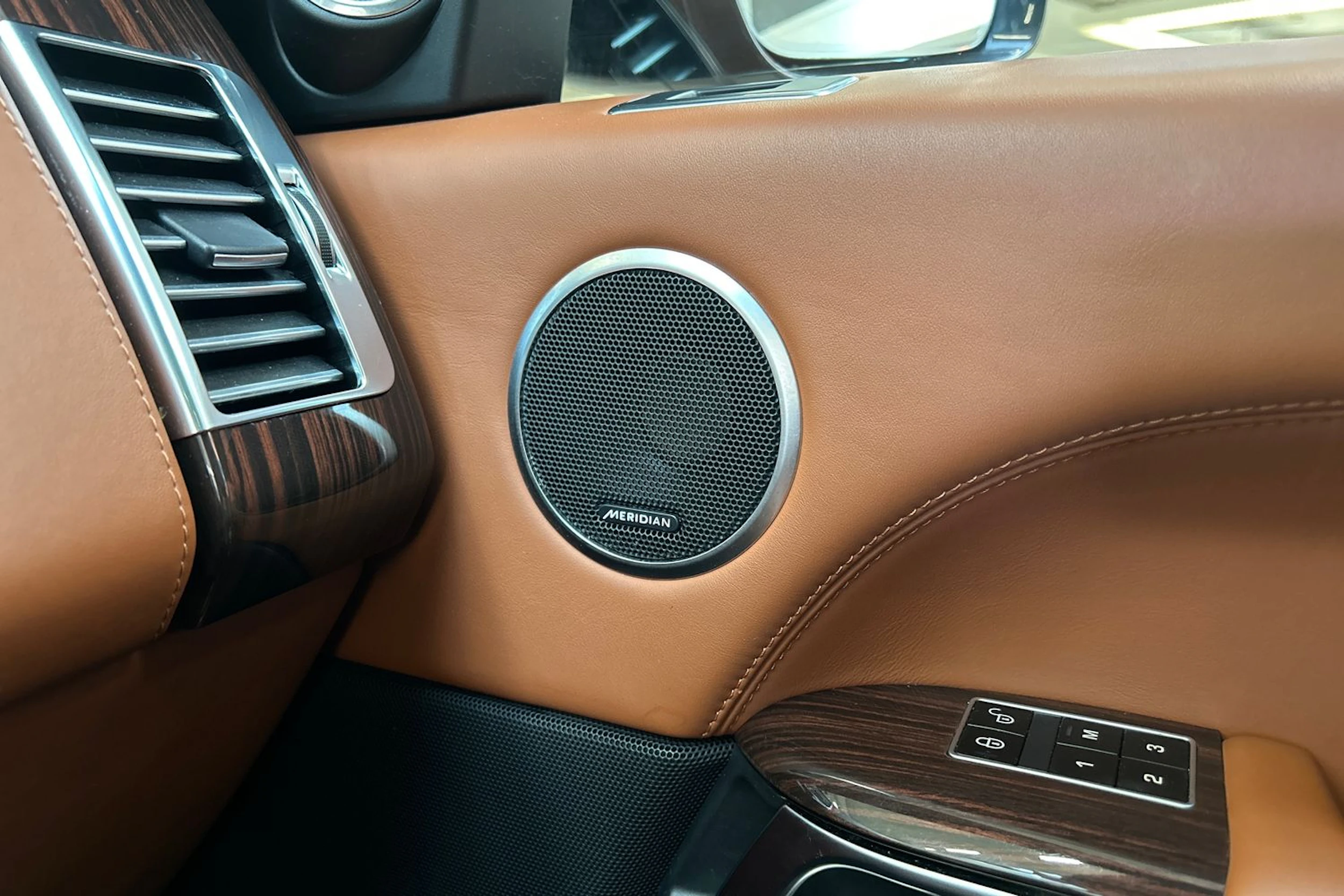 musta Land Rover Range Rover 2014 kuva 26.