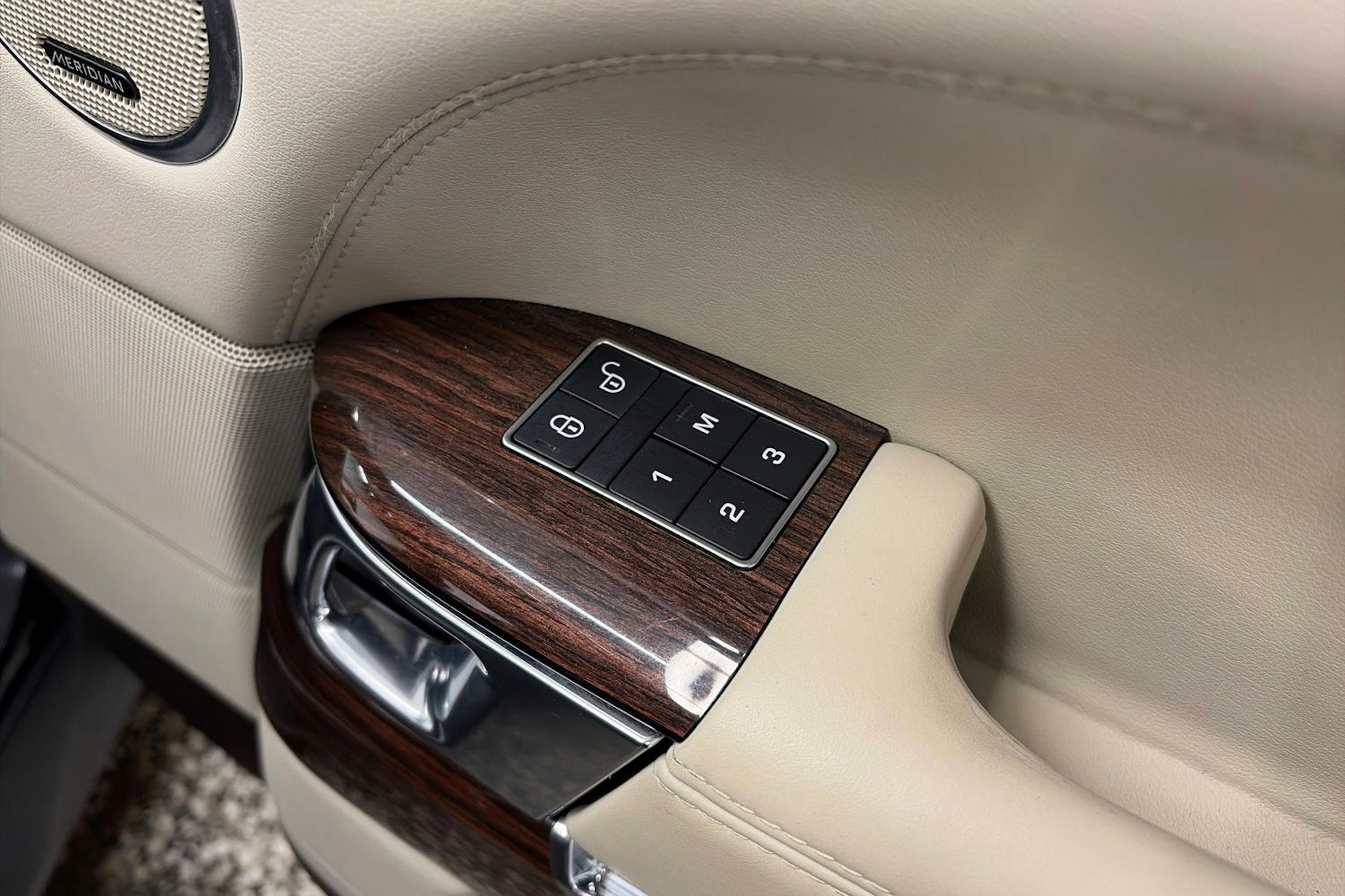 musta Land Rover Range Rover 2015 kuva 21.