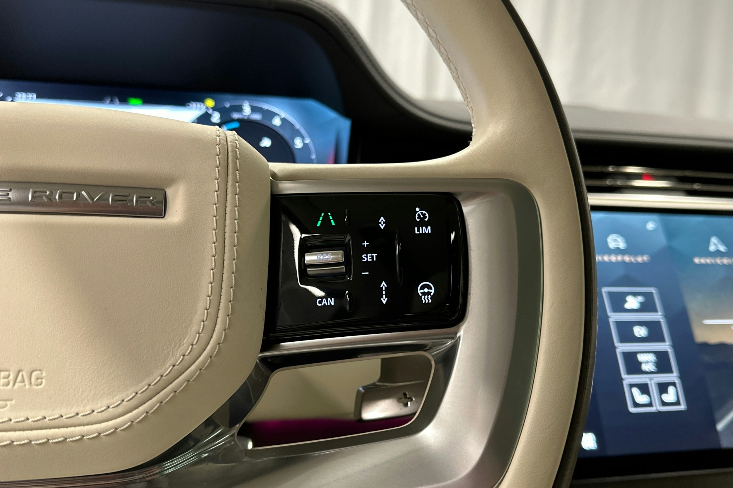 harmaa Land Rover Range Rover 2024 kuva 15.