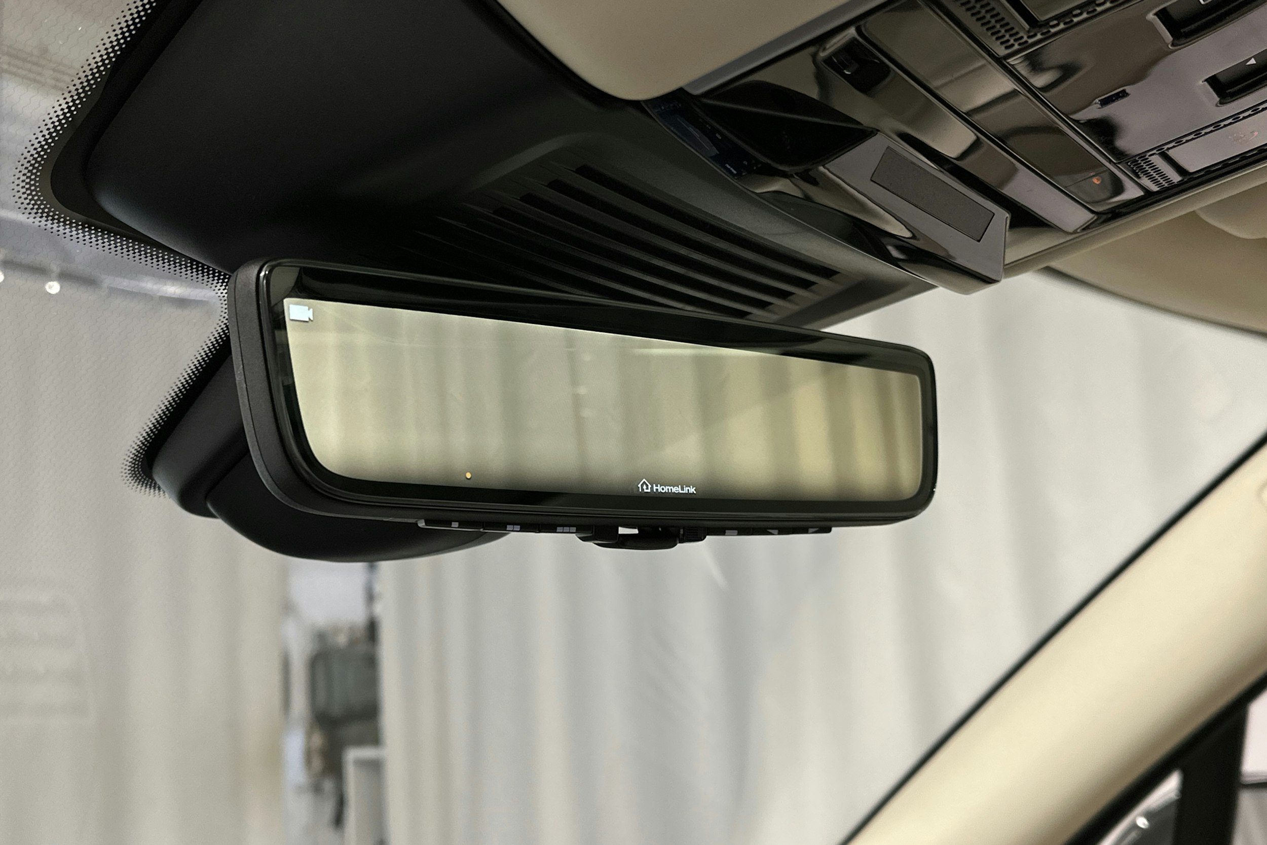 harmaa Land Rover Range Rover 2024 kuva 17.