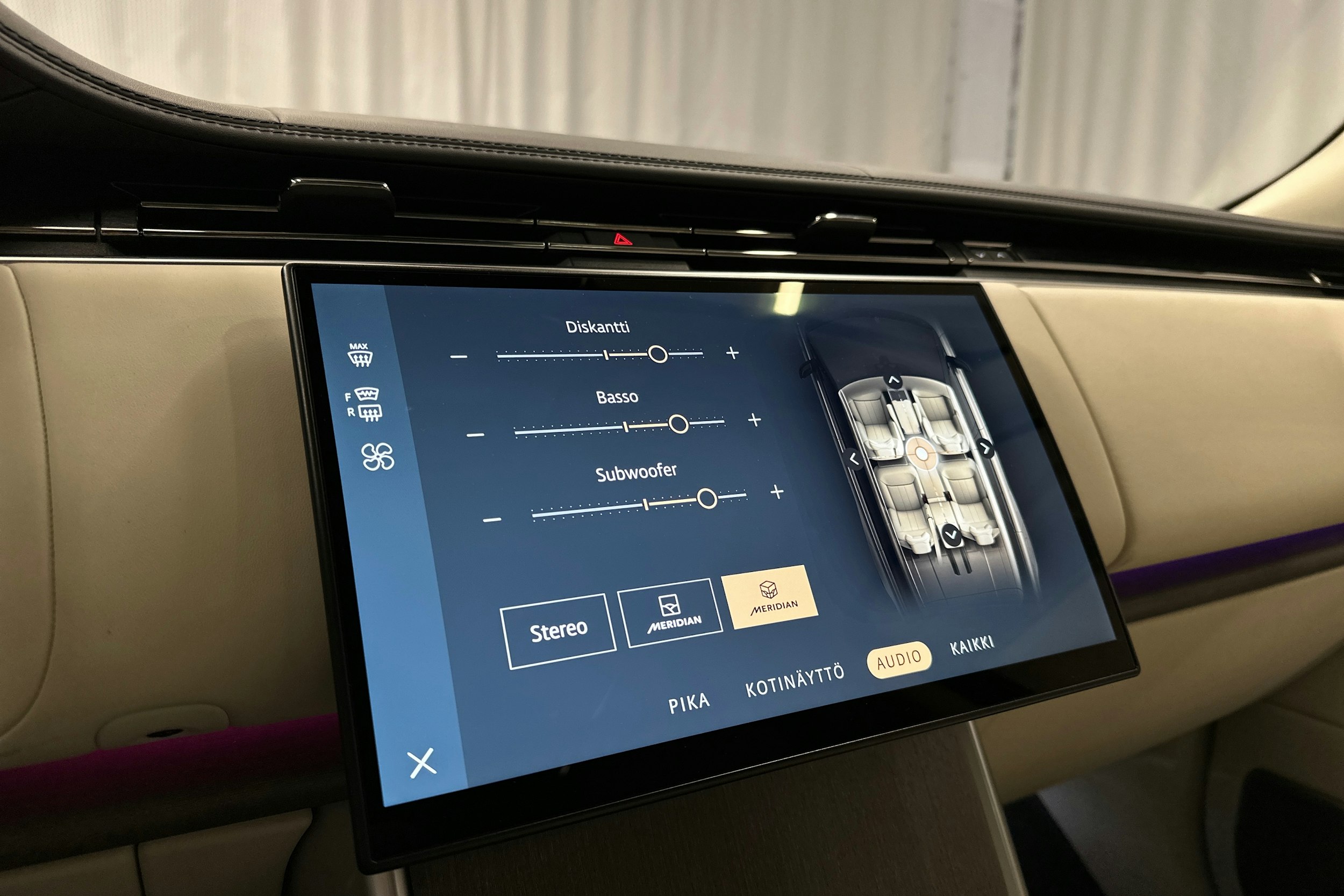 harmaa Land Rover Range Rover 2024 kuva 28.