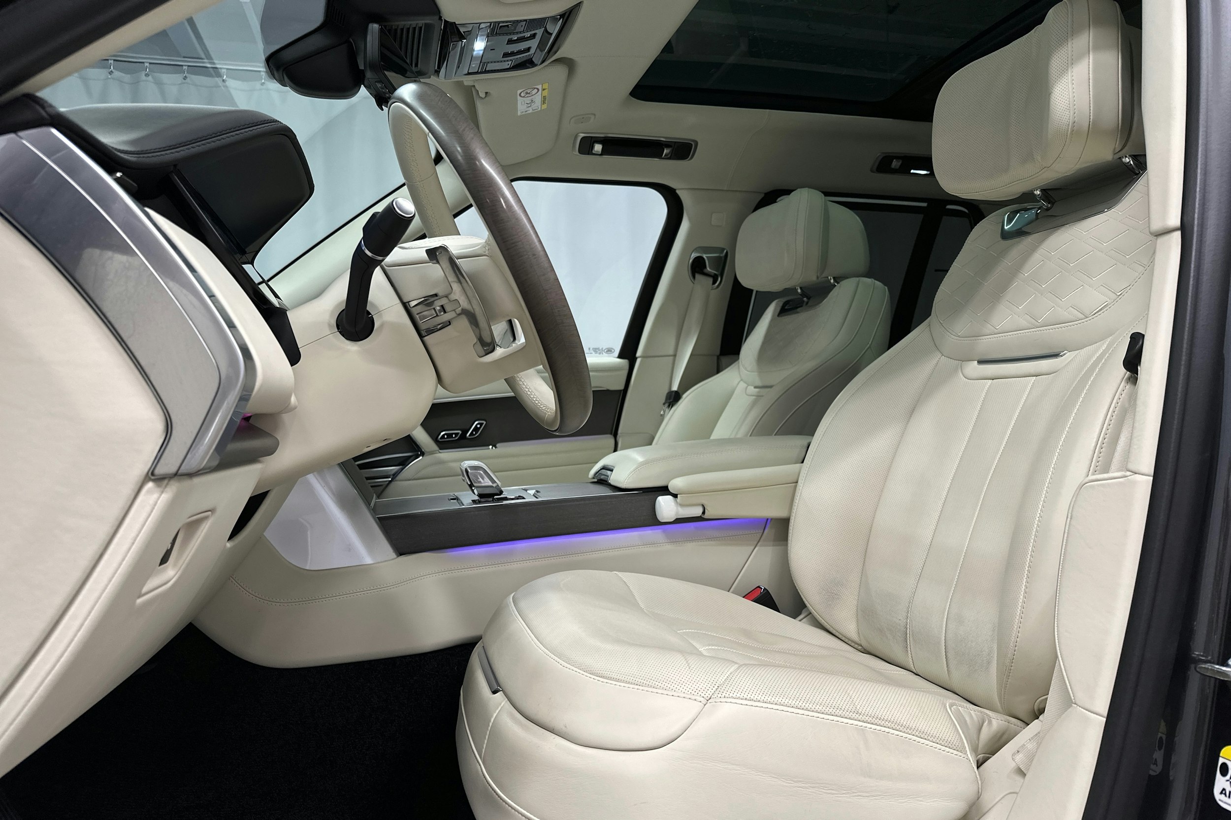 harmaa Land Rover Range Rover 2024 kuva 34.