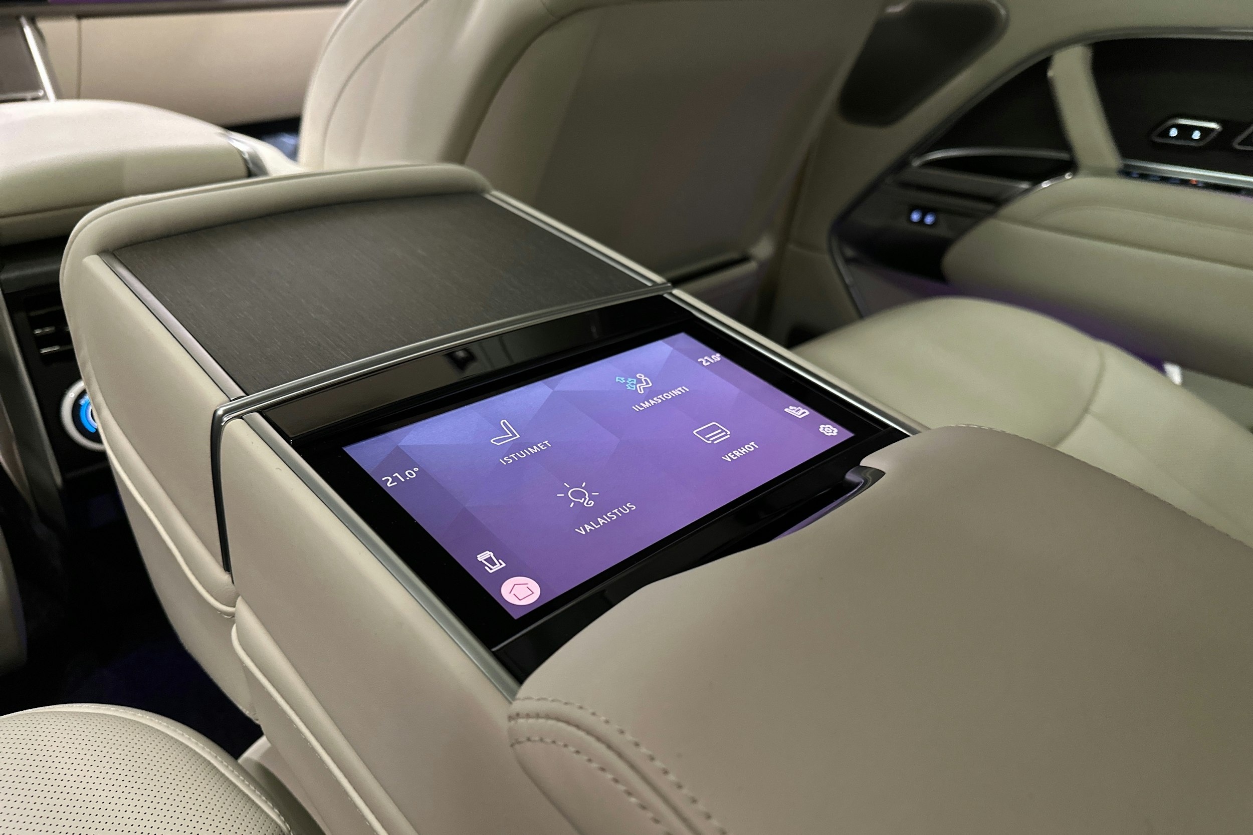 harmaa Land Rover Range Rover 2024 kuva 37.