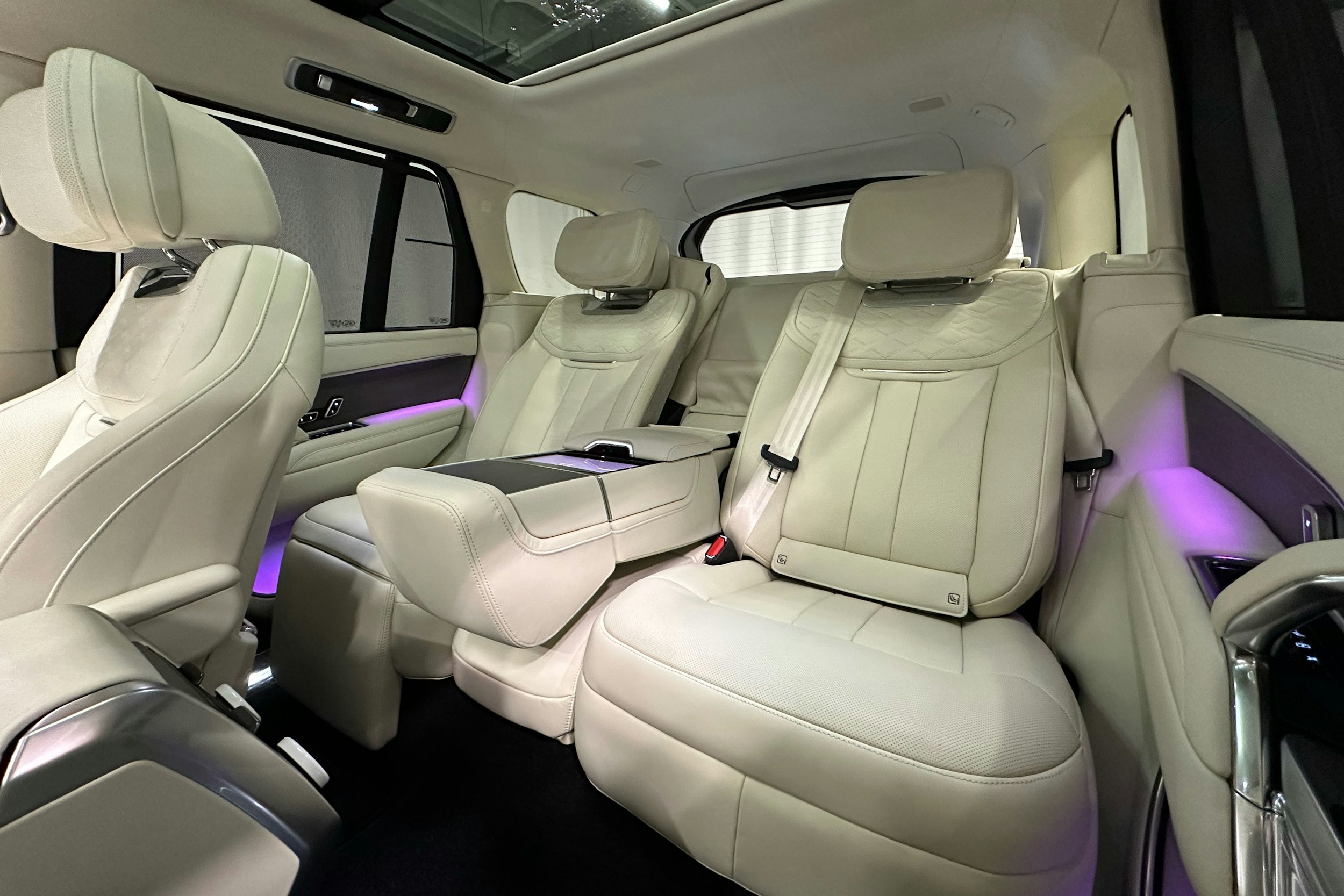 harmaa Land Rover Range Rover 2024 kuva 40.