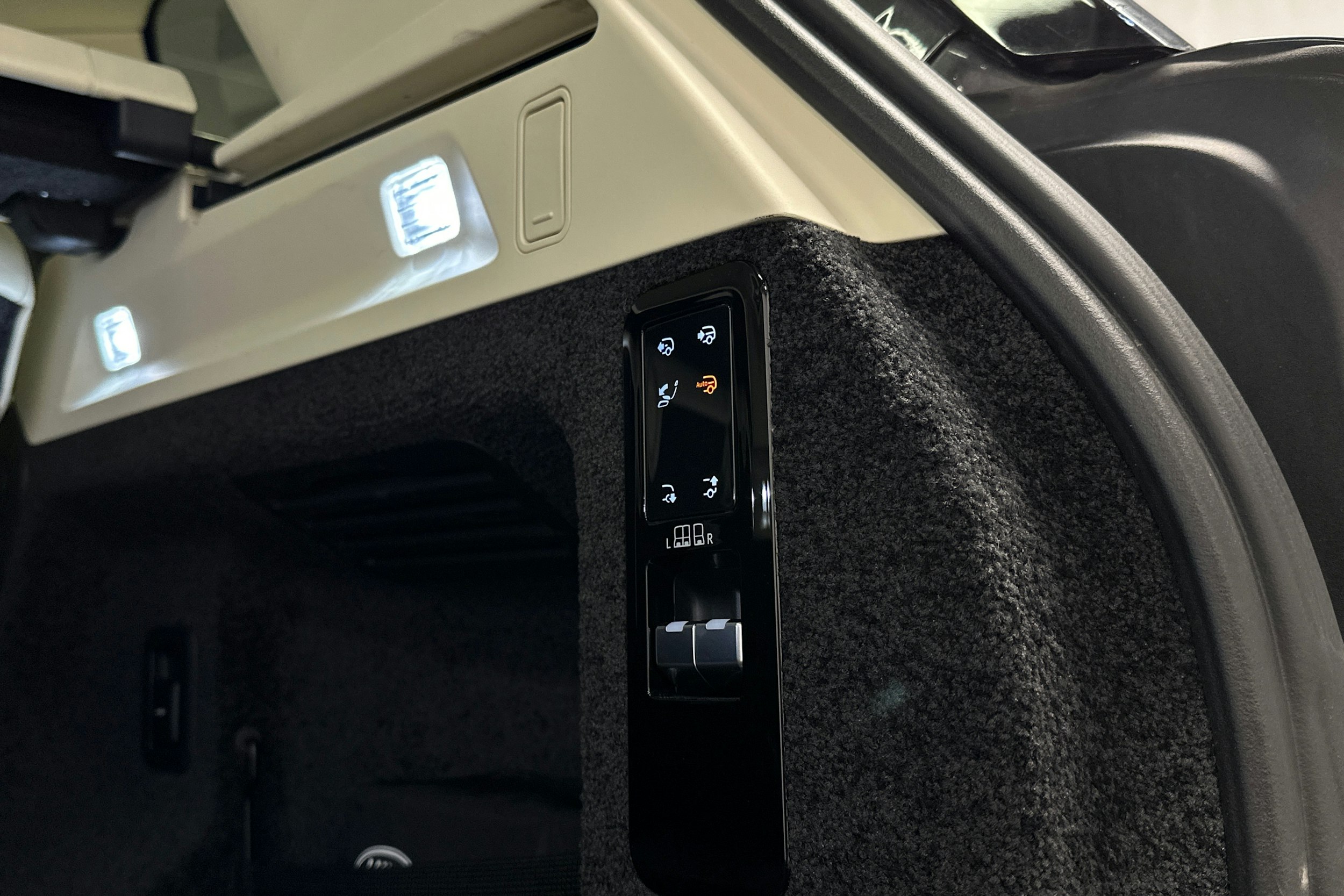 harmaa Land Rover Range Rover 2024 kuva 42.