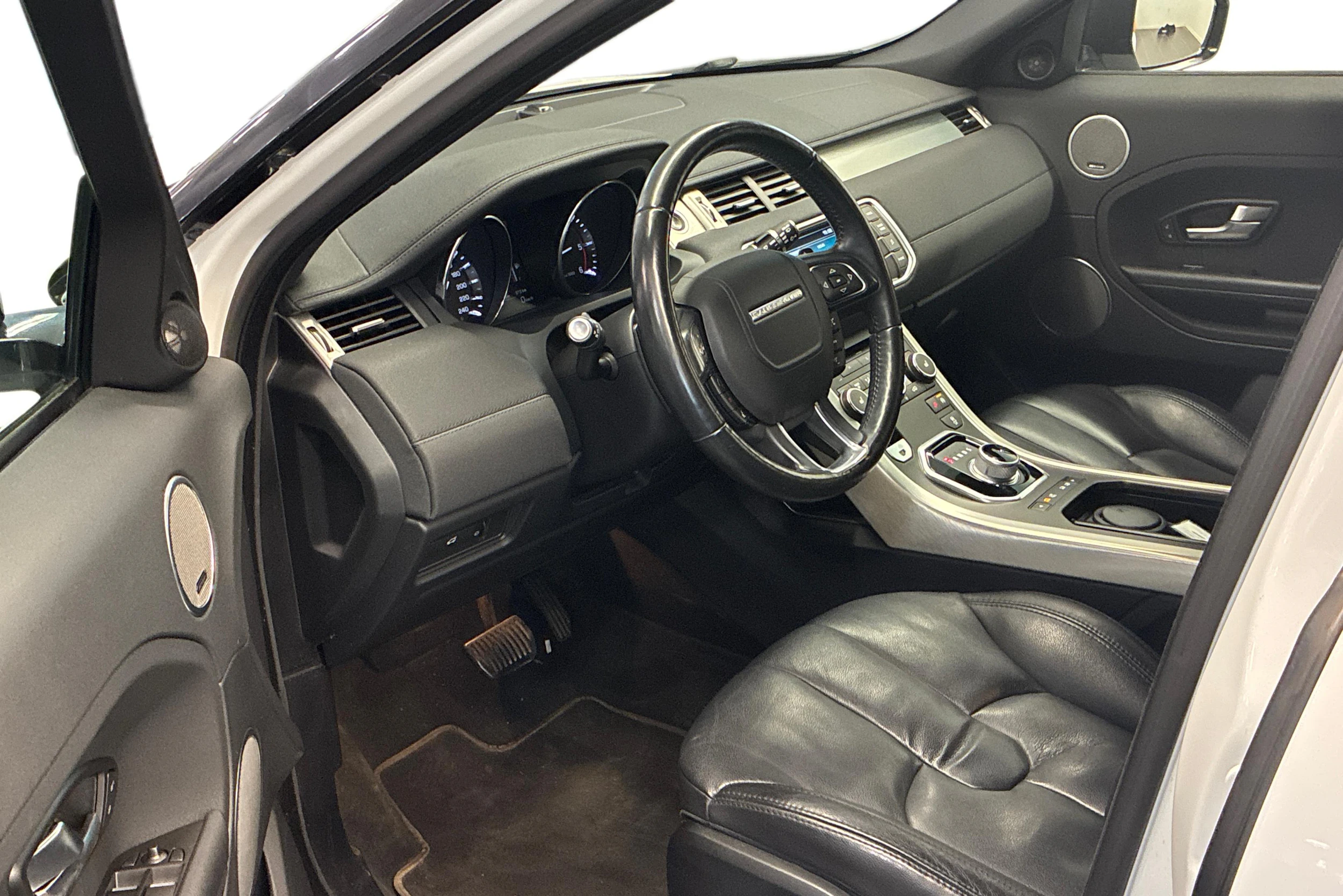 Valkoinen Land Rover Range Rover Evoque 2015 kuva 8.