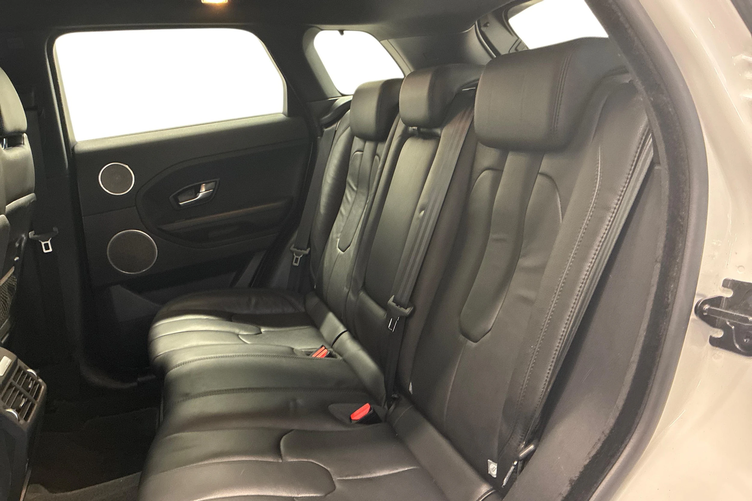 Valkoinen Land Rover Range Rover Evoque 2015 kuva 11.