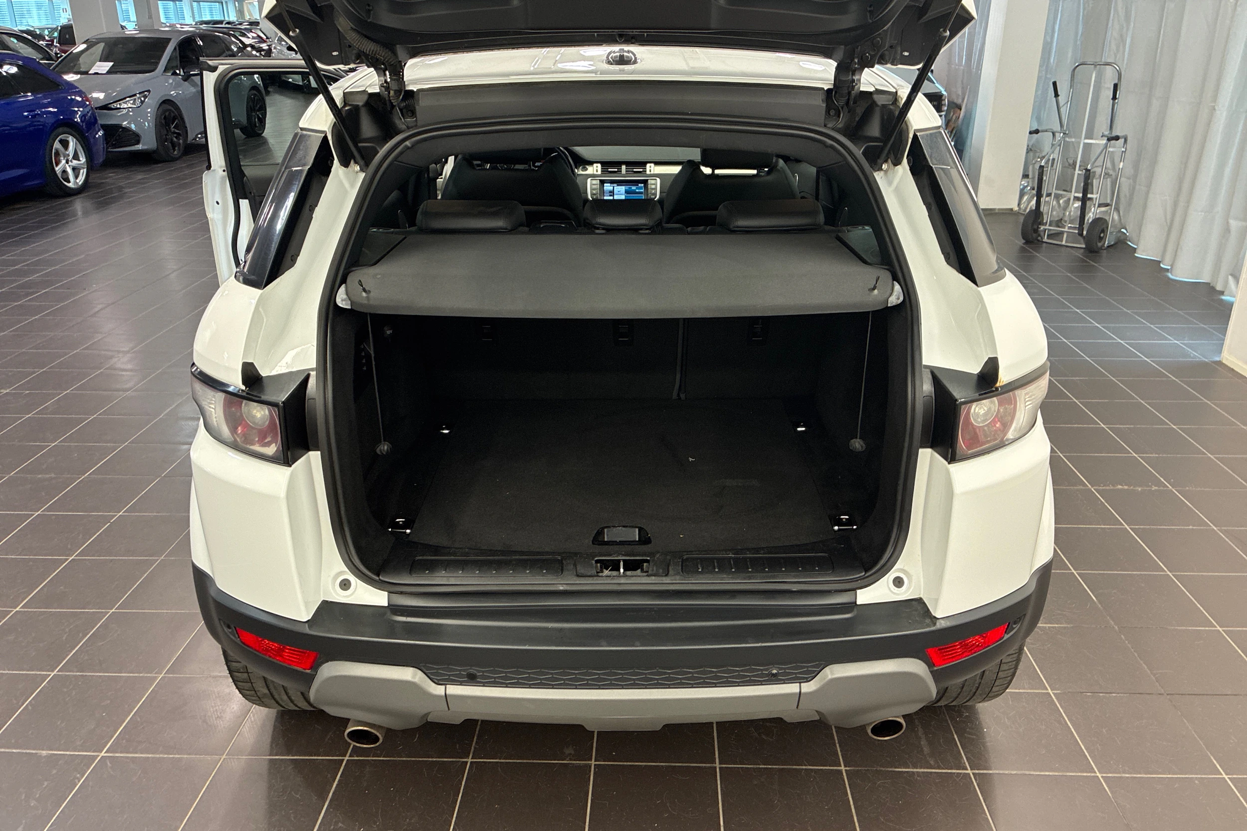 Valkoinen Land Rover Range Rover Evoque 2015 kuva 18.