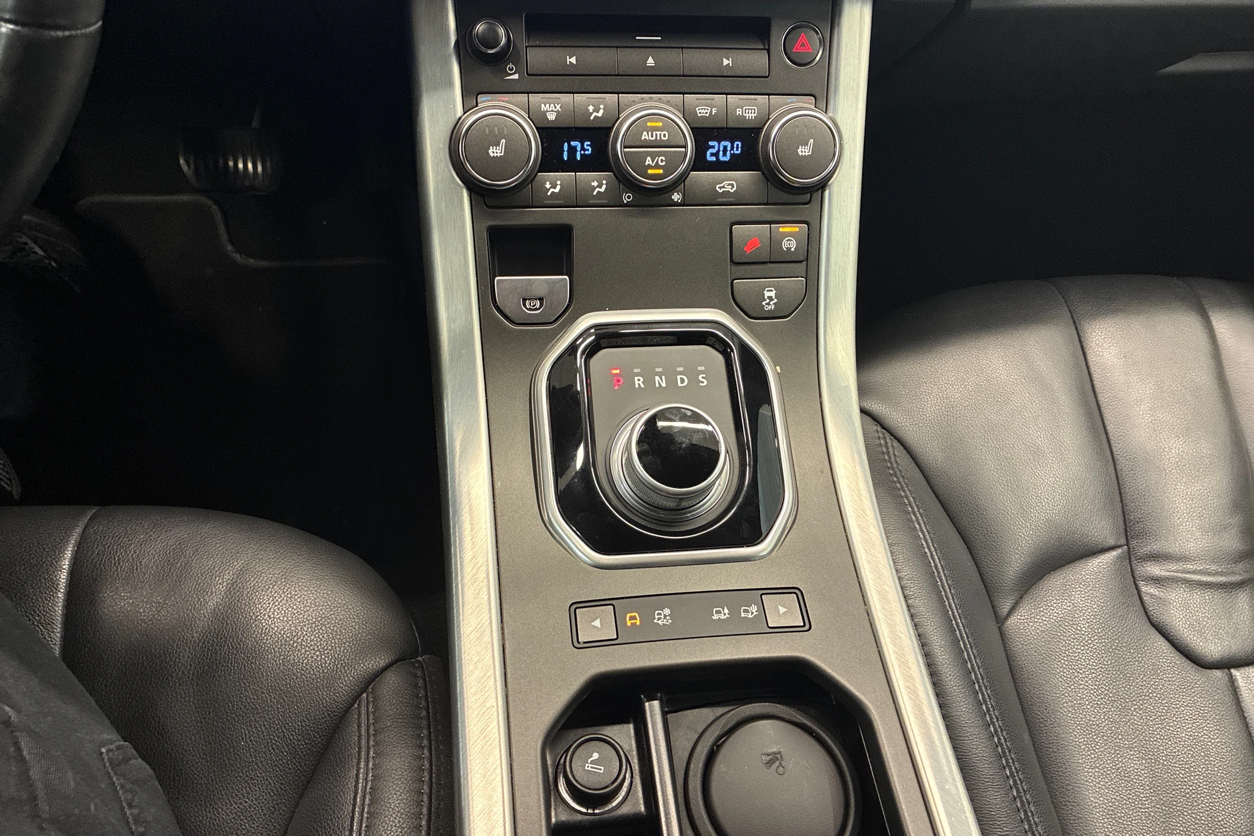 Valkoinen Land Rover Range Rover Evoque 2015 kuva 22.