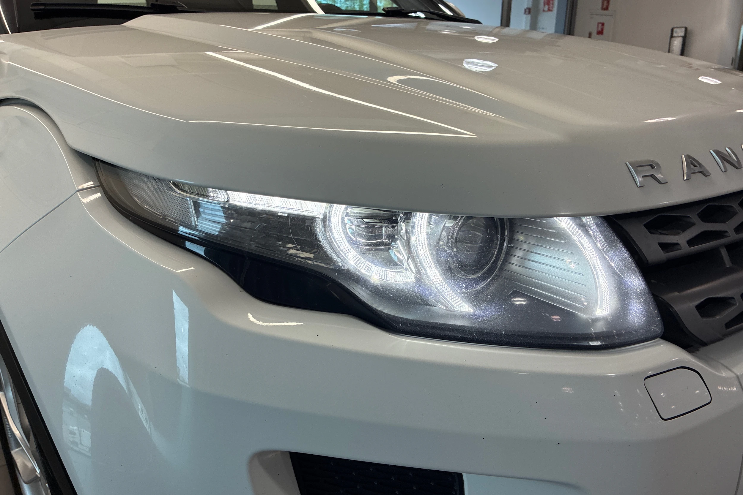 Valkoinen Land Rover Range Rover Evoque 2015 kuva 31.