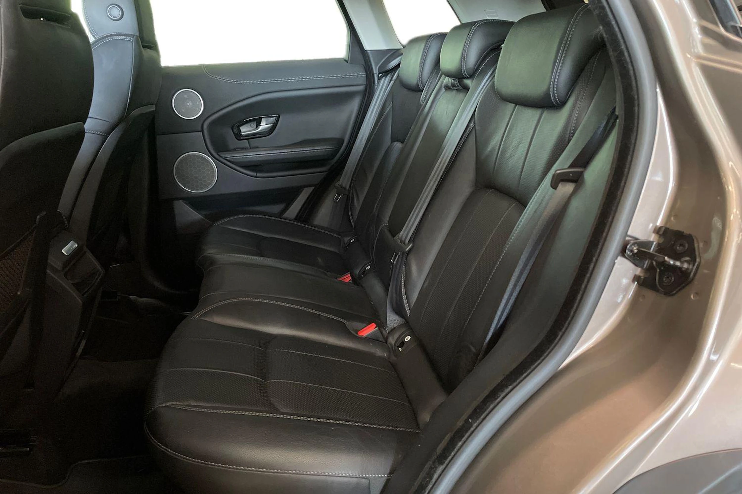 ruskea (beige) Land Rover Range Rover Evoque 2016 kuva 8.