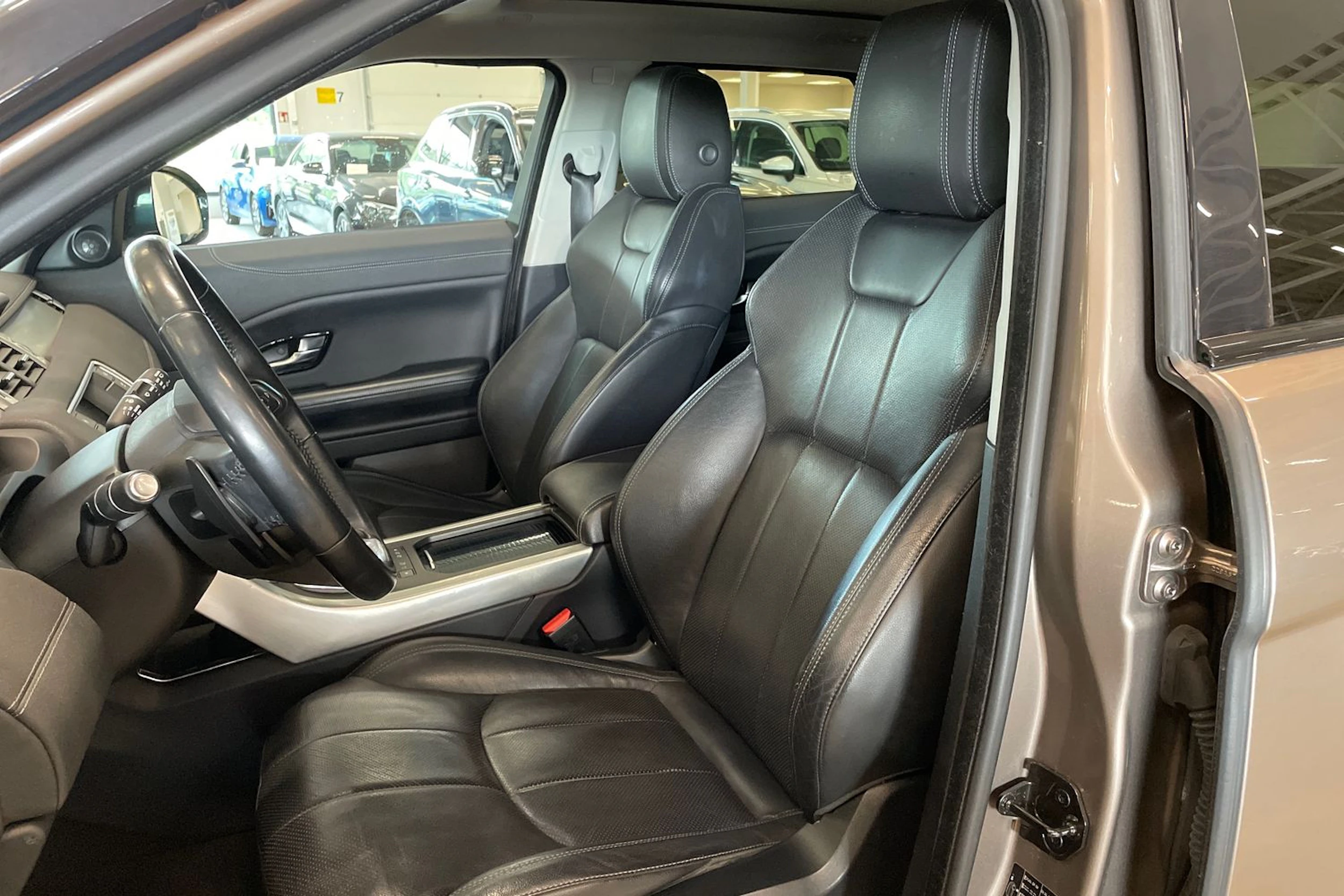 ruskea (beige) Land Rover Range Rover Evoque 2016 kuva 11.