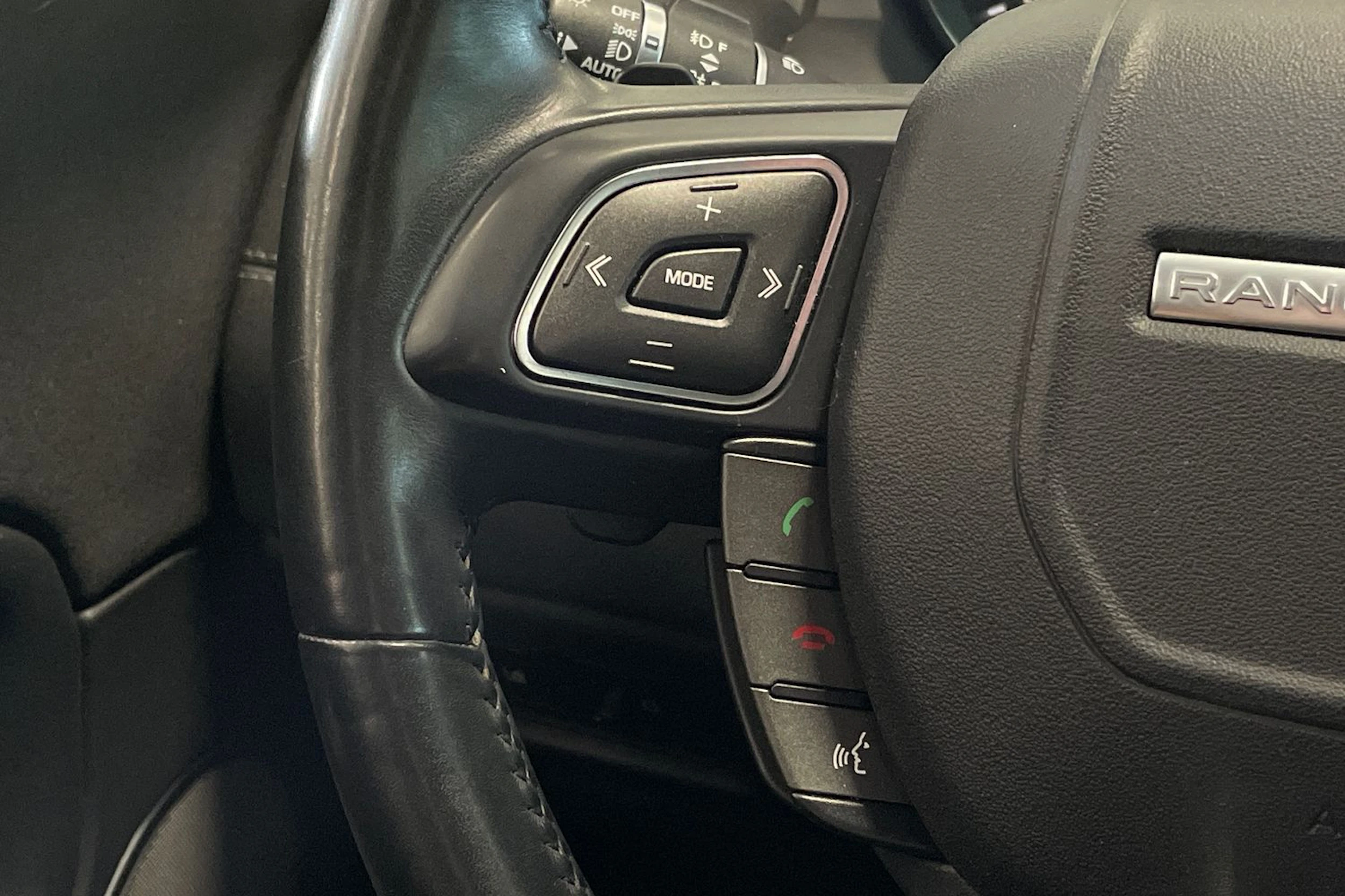 ruskea (beige) Land Rover Range Rover Evoque 2016 kuva 15.