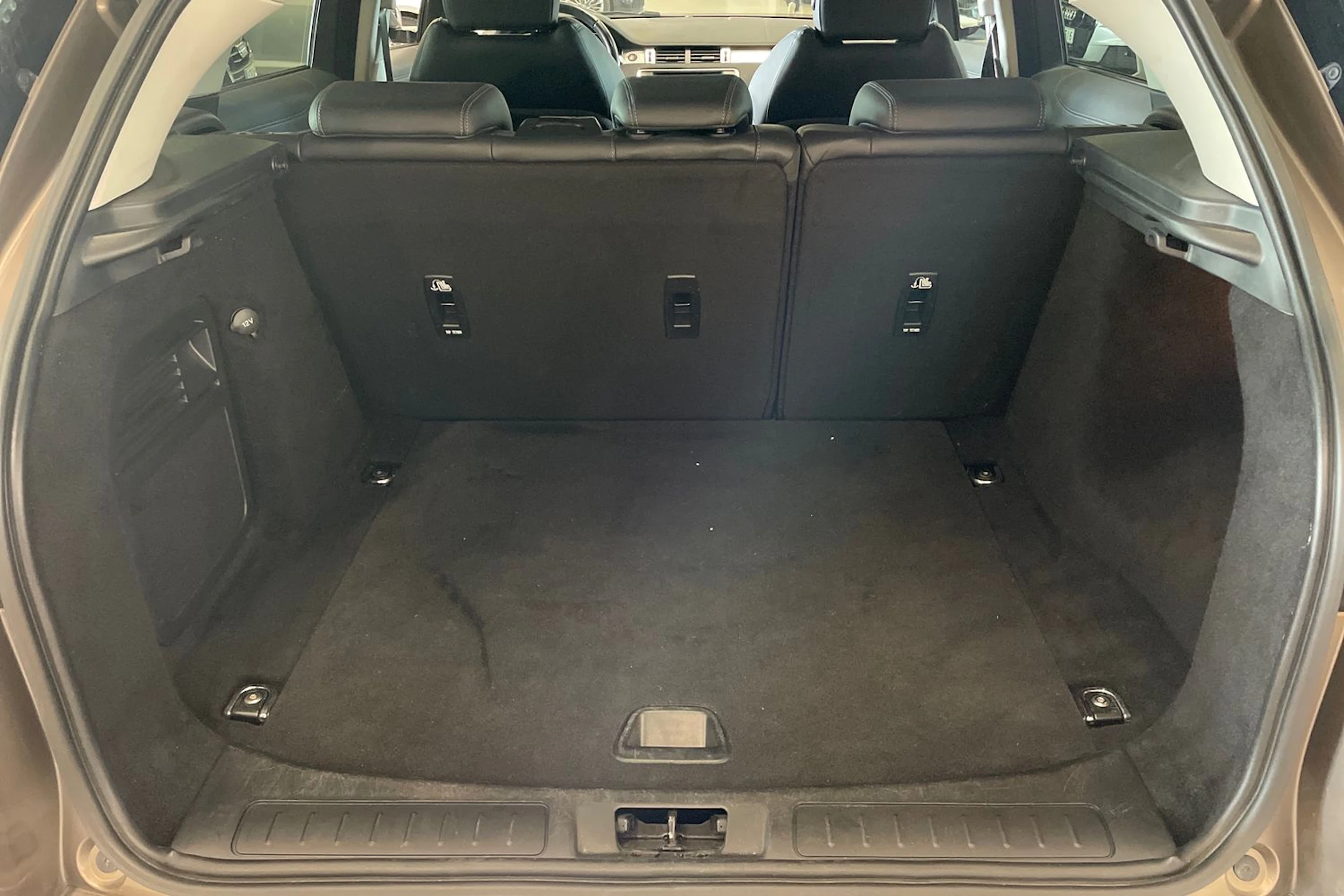 ruskea (beige) Land Rover Range Rover Evoque 2016 kuva 26.