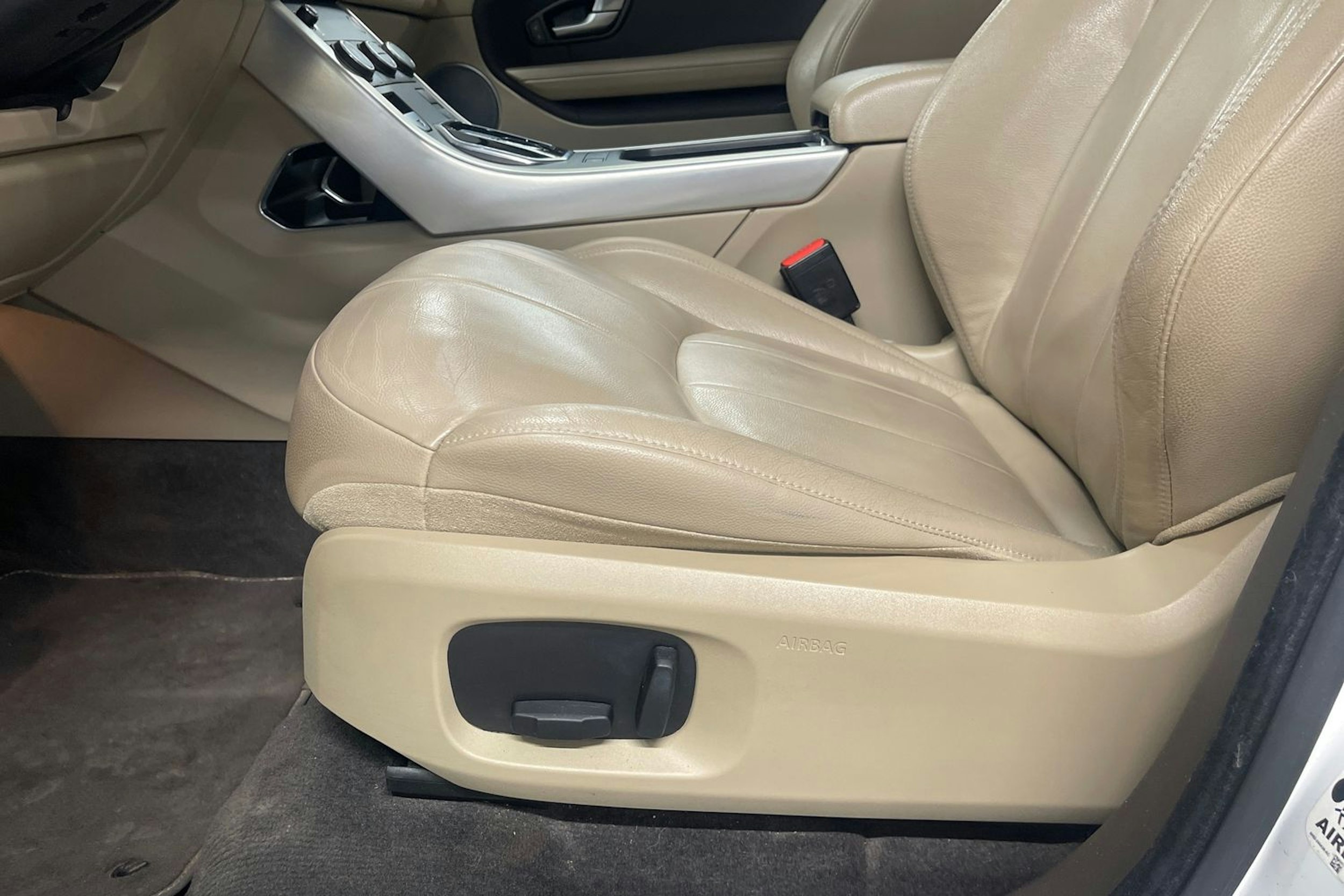 valkoinen Land Rover Range Rover Evoque 2017 kuva 11.