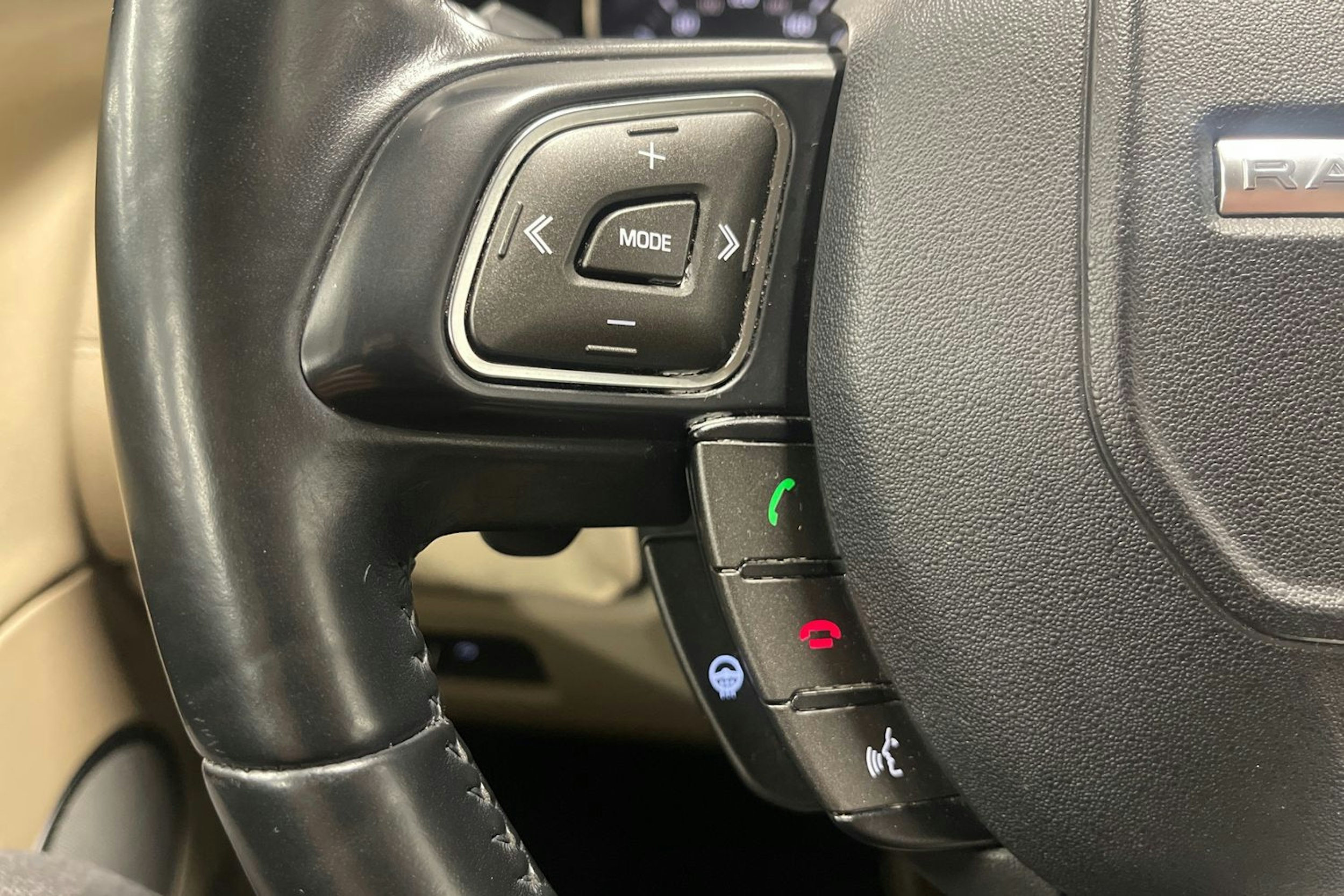 valkoinen Land Rover Range Rover Evoque 2017 kuva 14.