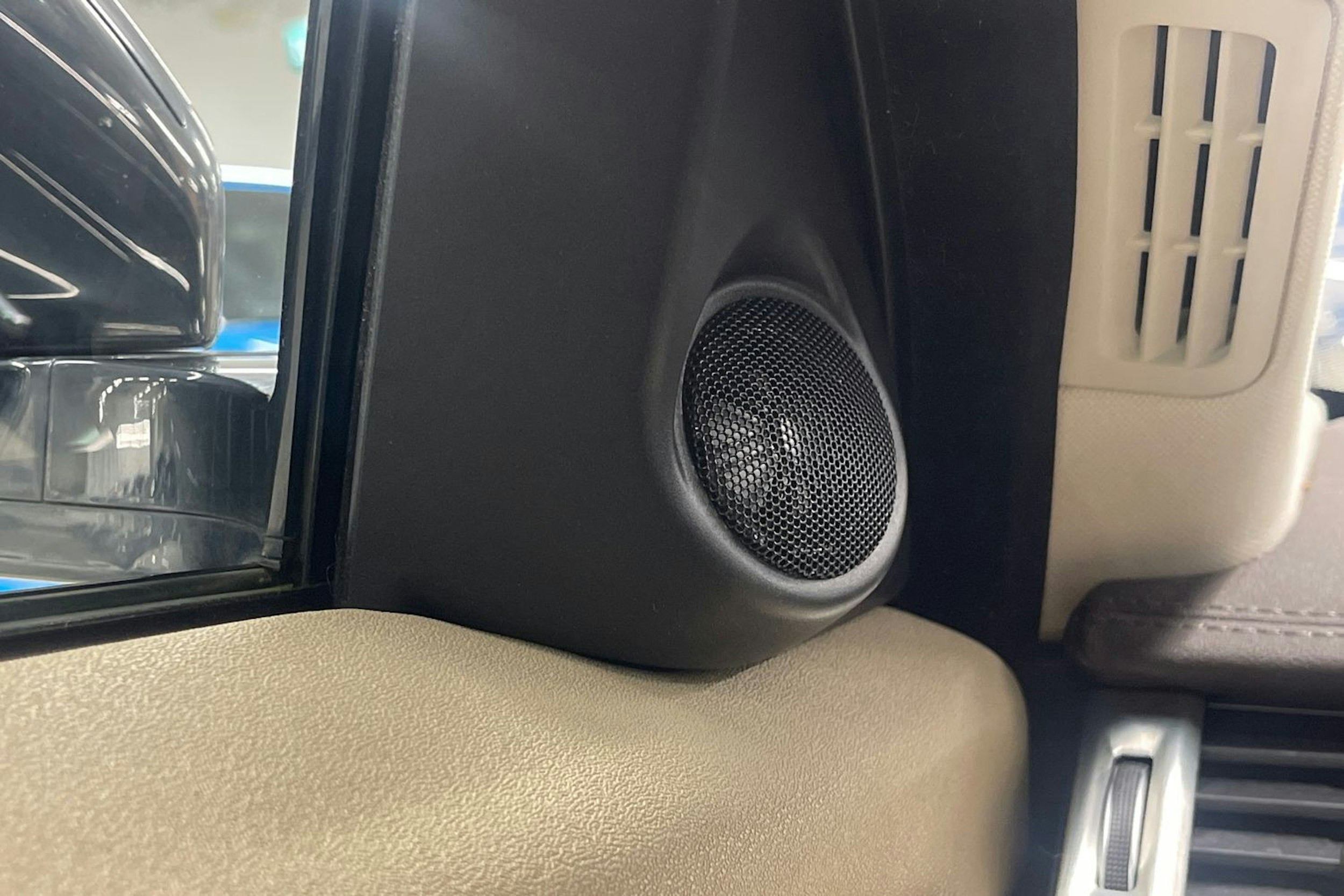 valkoinen Land Rover Range Rover Evoque 2017 kuva 17.