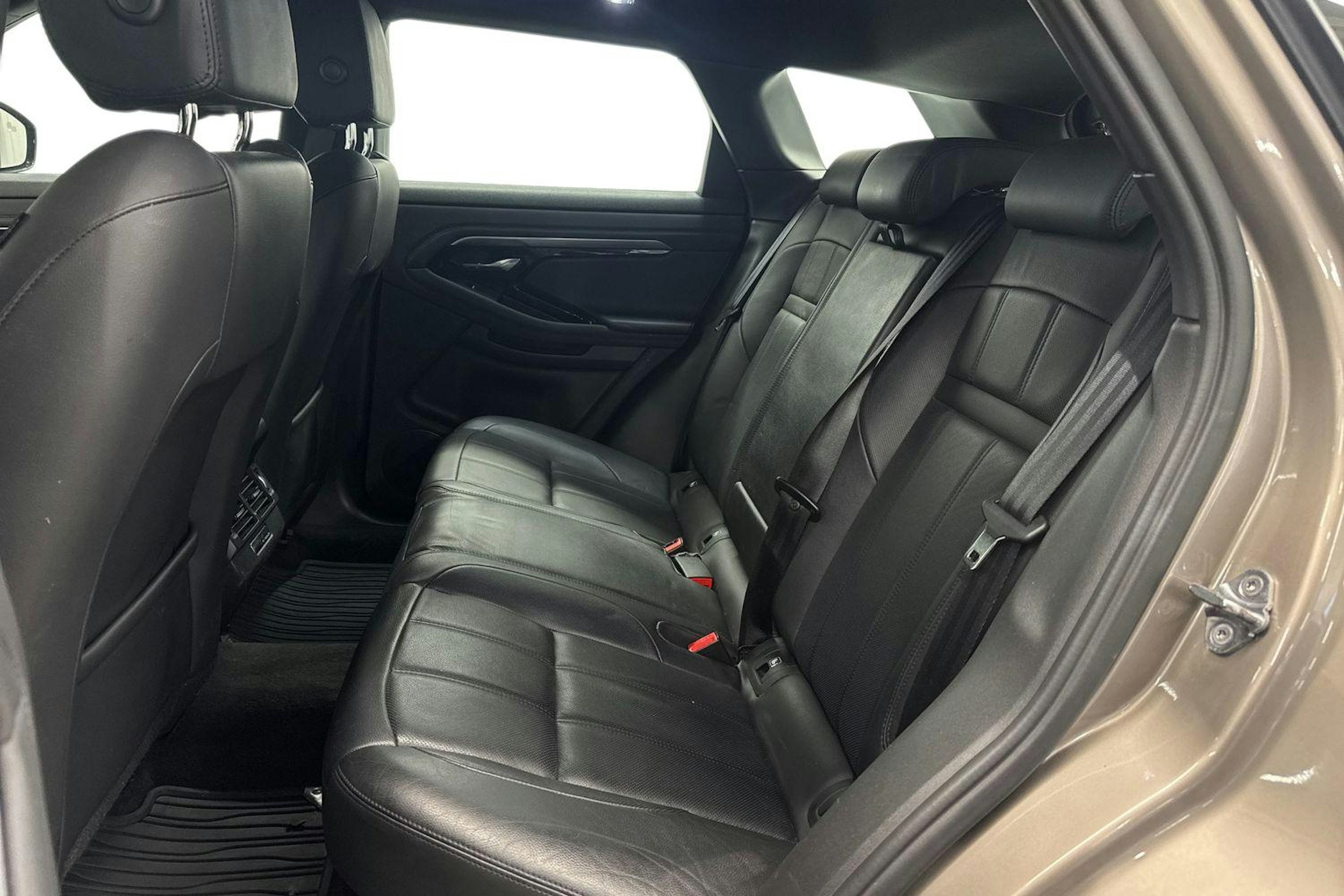 Ruskea (beige) Land Rover Range Rover Evoque 2022 kuva 10.