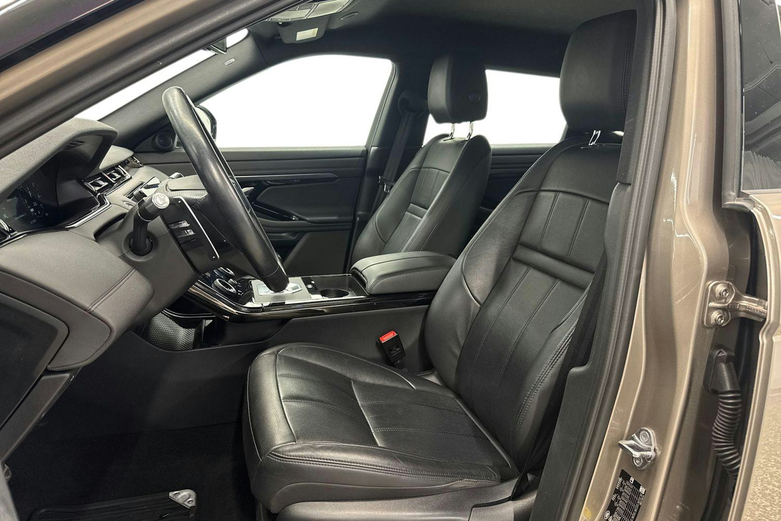 Ruskea (beige) Land Rover Range Rover Evoque 2022 kuva 11.