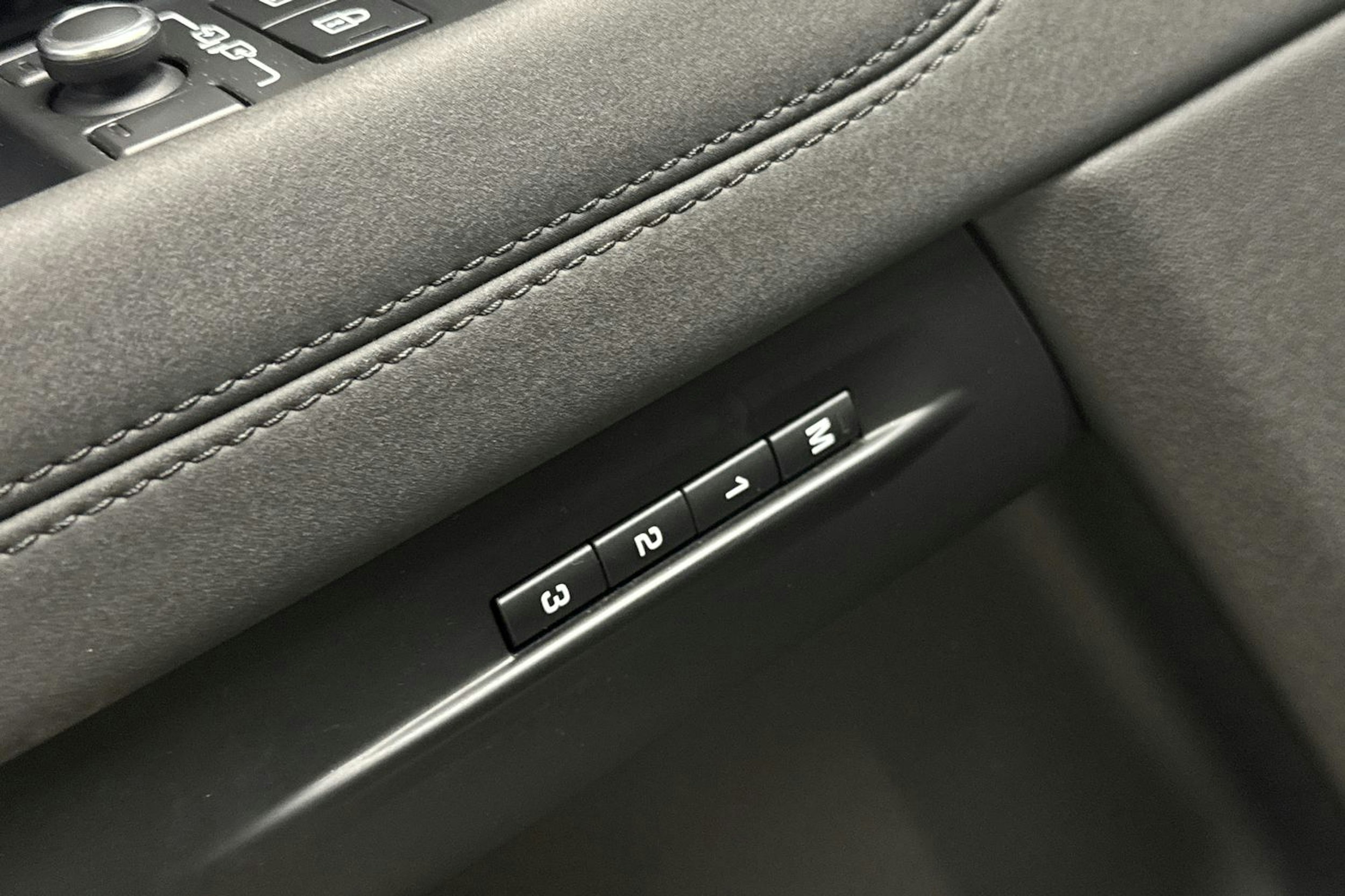 Ruskea (beige) Land Rover Range Rover Evoque 2022 kuva 14.