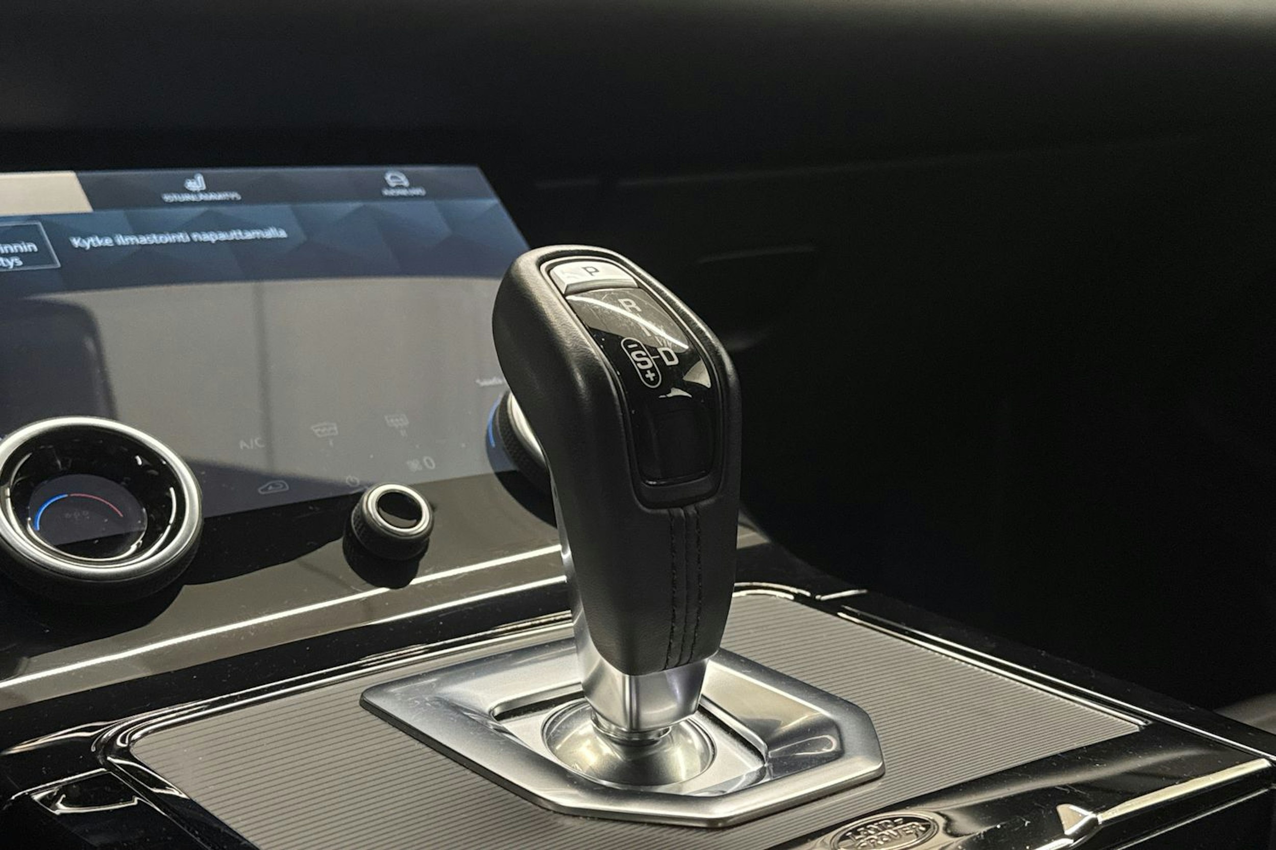 Ruskea (beige) Land Rover Range Rover Evoque 2022 kuva 20.