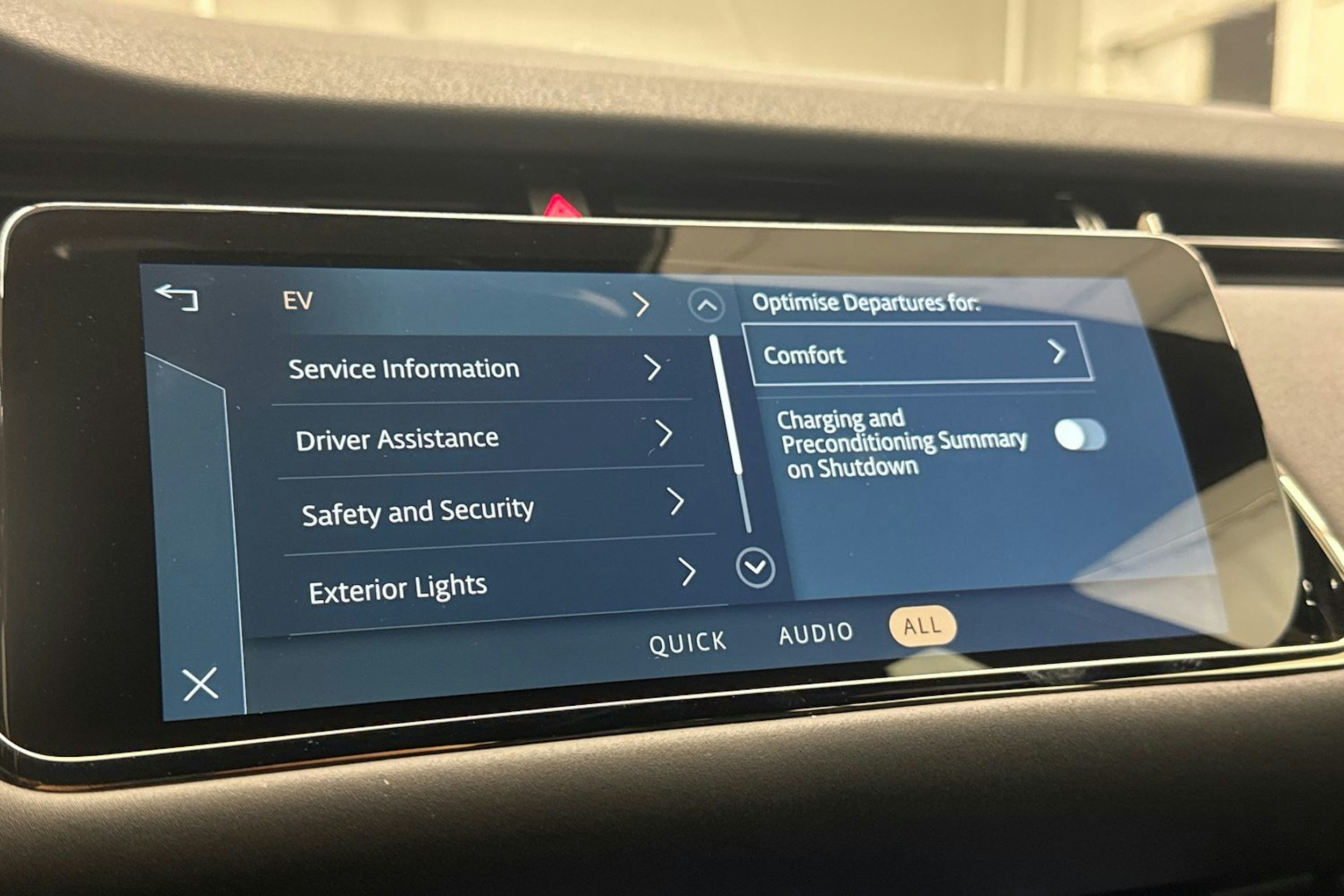 Ruskea (beige) Land Rover Range Rover Evoque 2022 kuva 27.