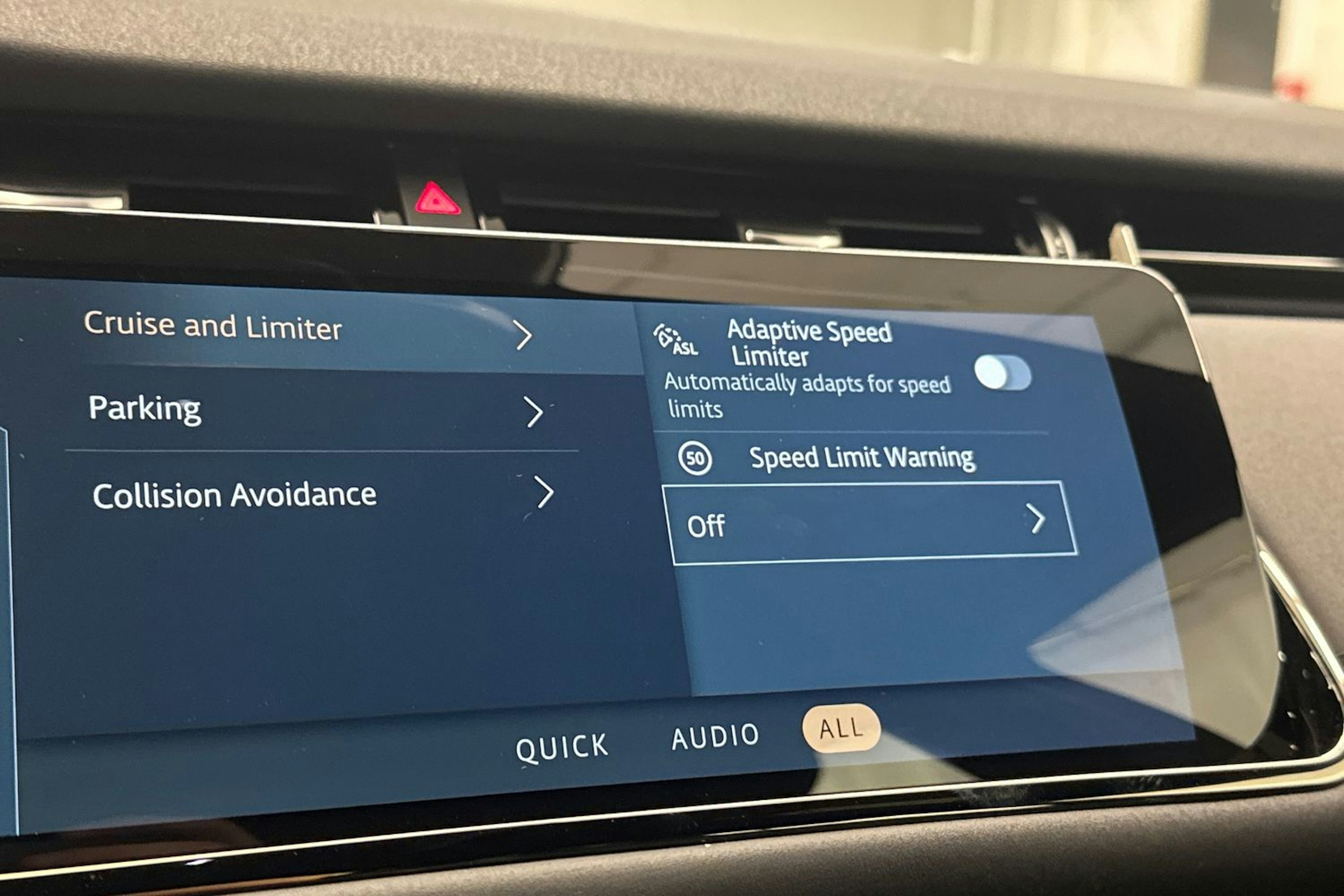 Ruskea (beige) Land Rover Range Rover Evoque 2022 kuva 29.