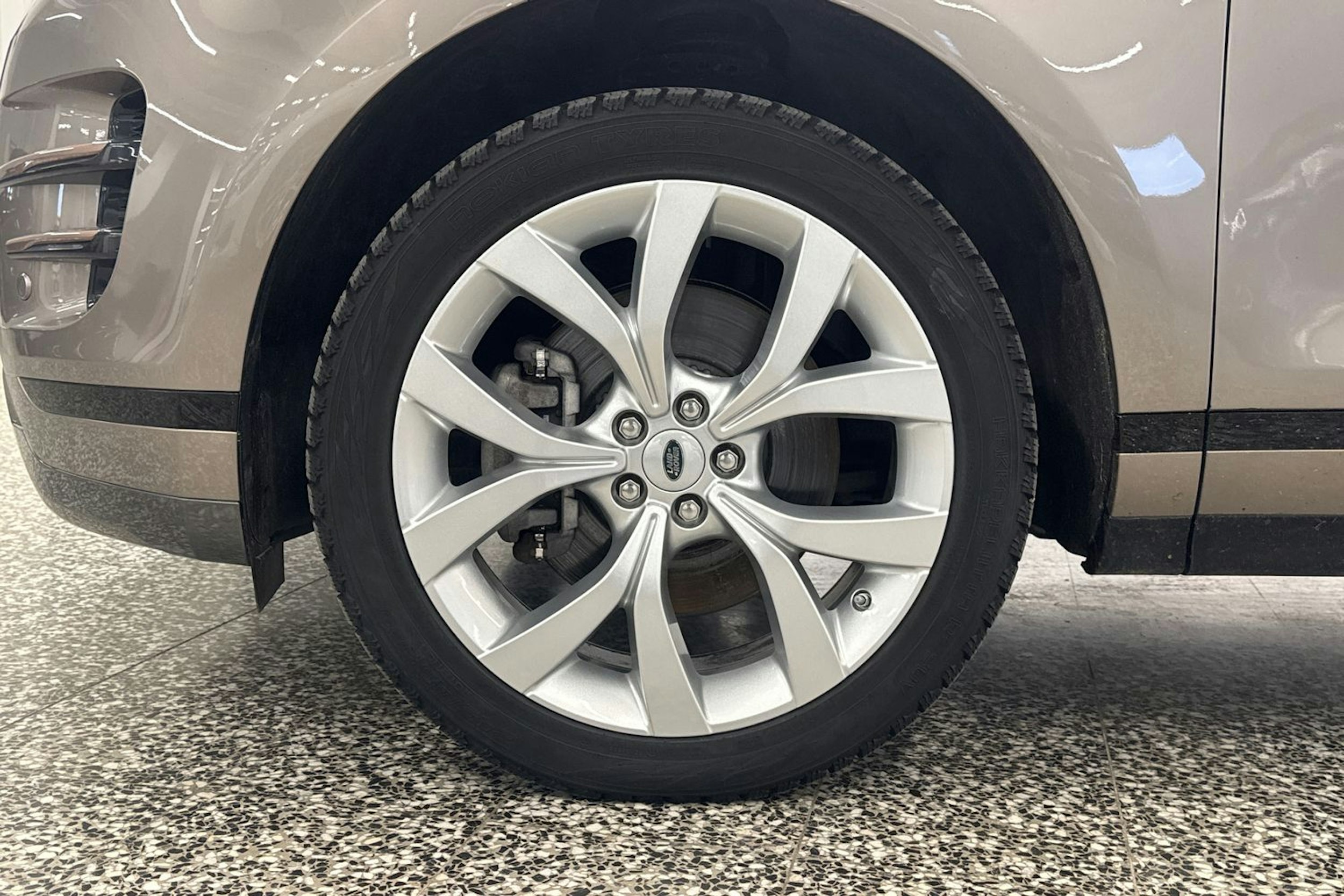 Ruskea (beige) Land Rover Range Rover Evoque 2022 kuva 36.