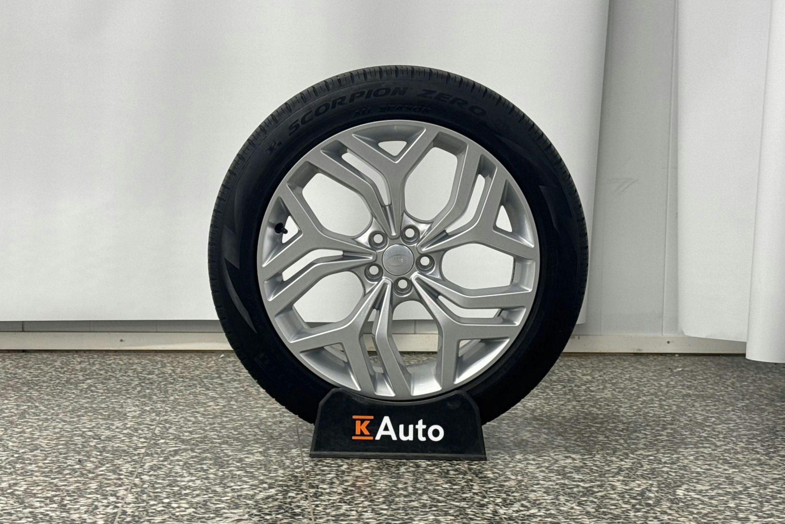 Ruskea (beige) Land Rover Range Rover Evoque 2022 kuva 38.