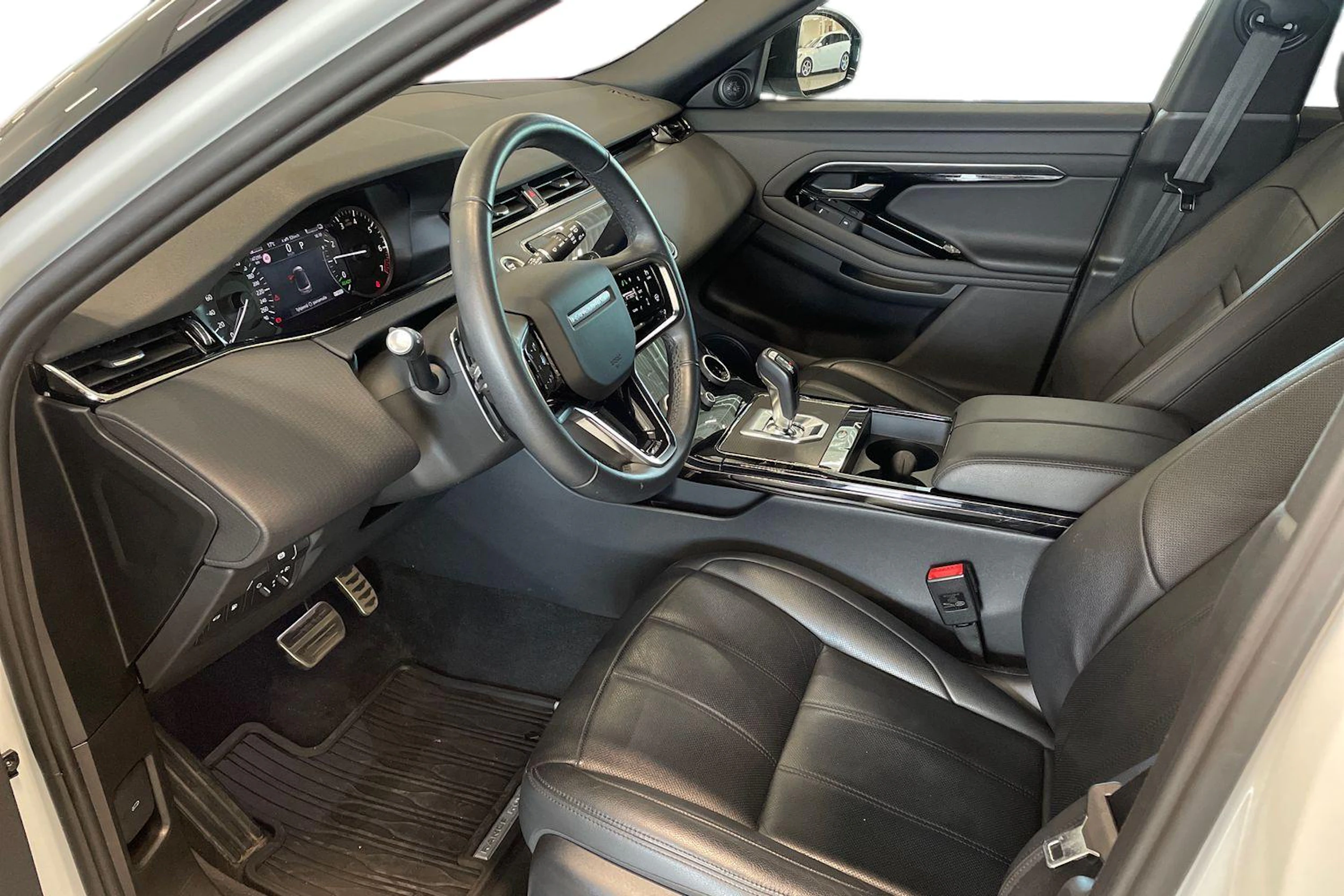 valkoinen Land Rover Range Rover Evoque 2023 kuva 6.