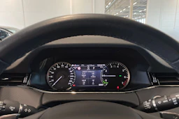 valkoinen Land Rover Range Rover Evoque 2023 kuva 14.
