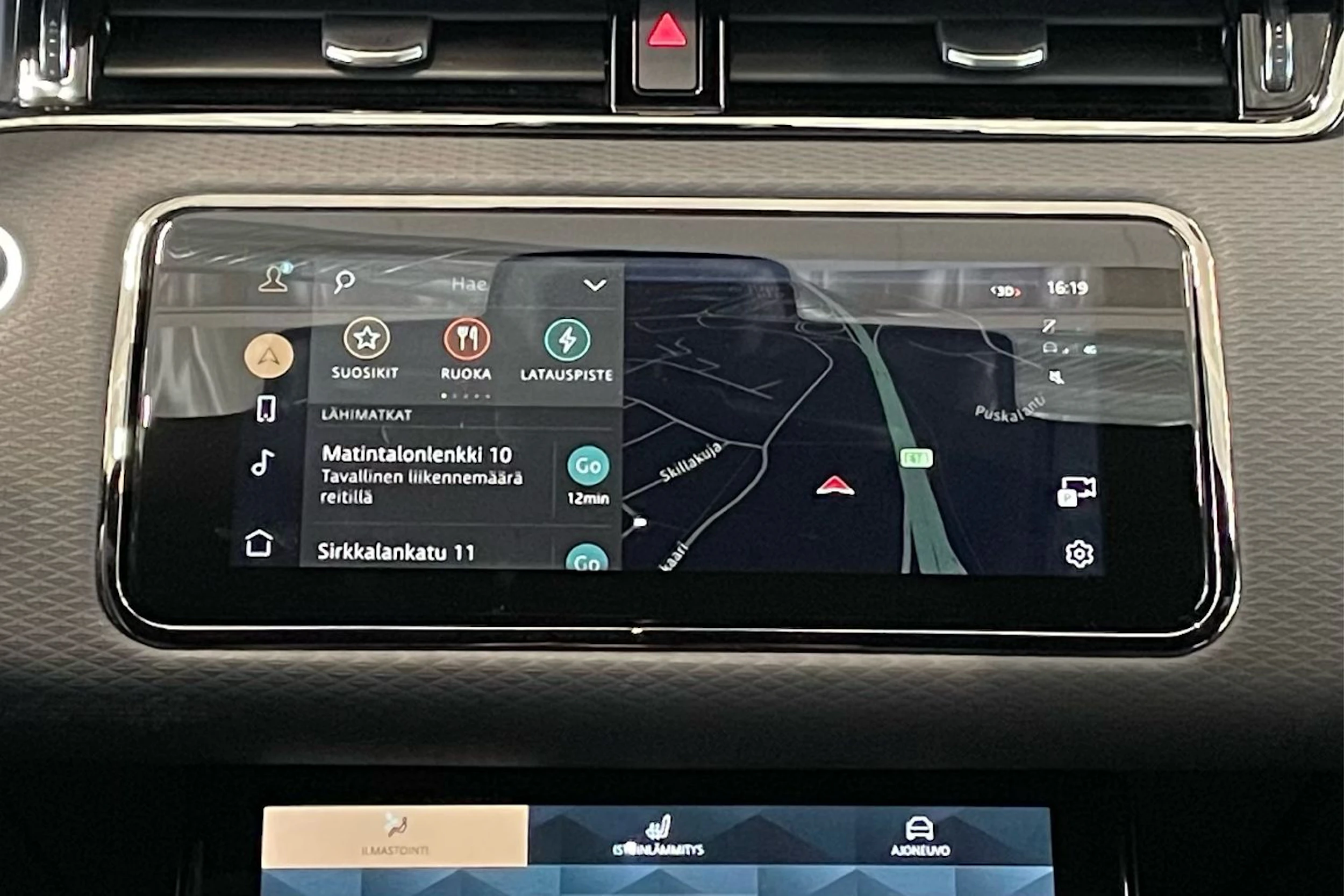 valkoinen Land Rover Range Rover Evoque 2023 kuva 18.
