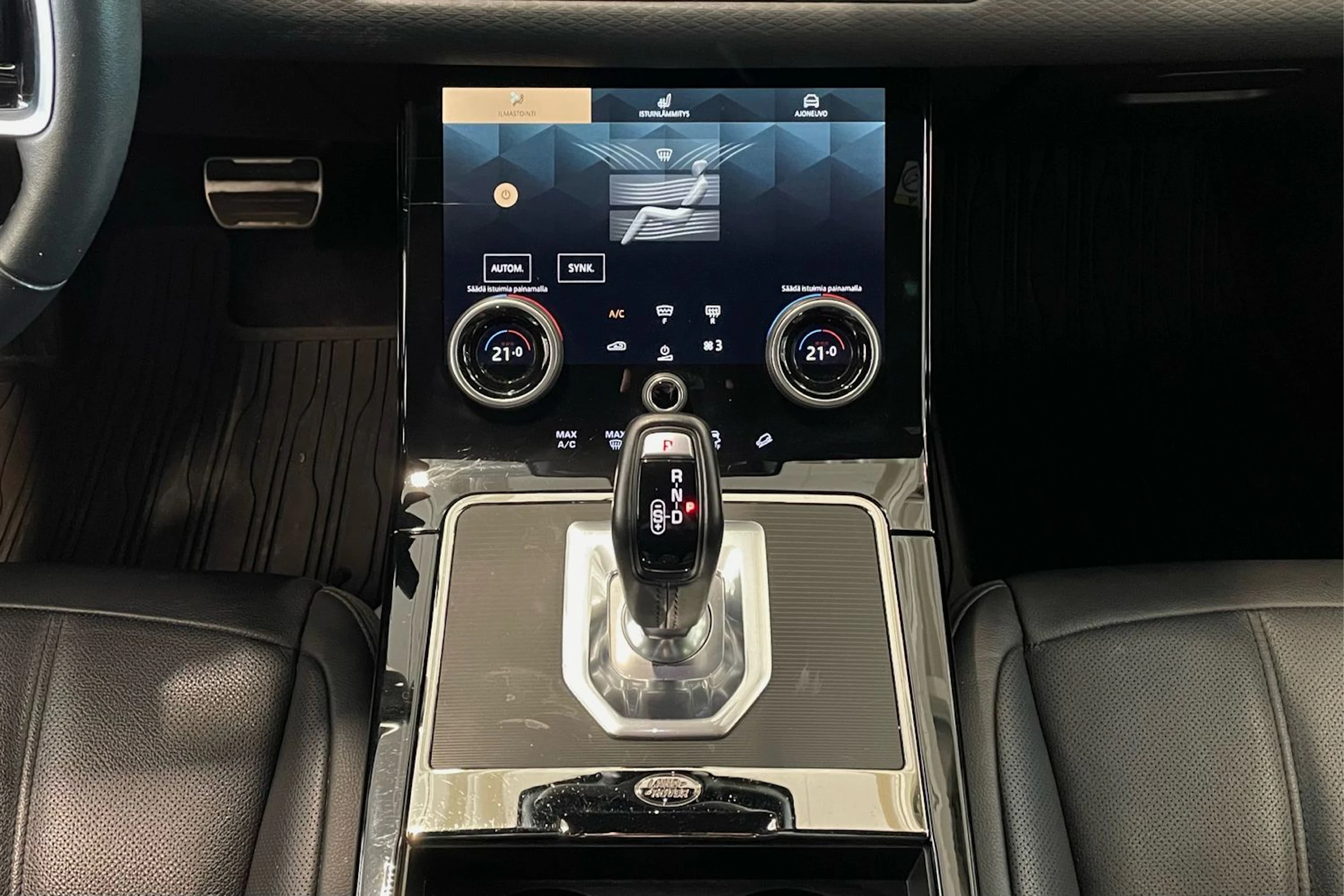 valkoinen Land Rover Range Rover Evoque 2023 kuva 22.