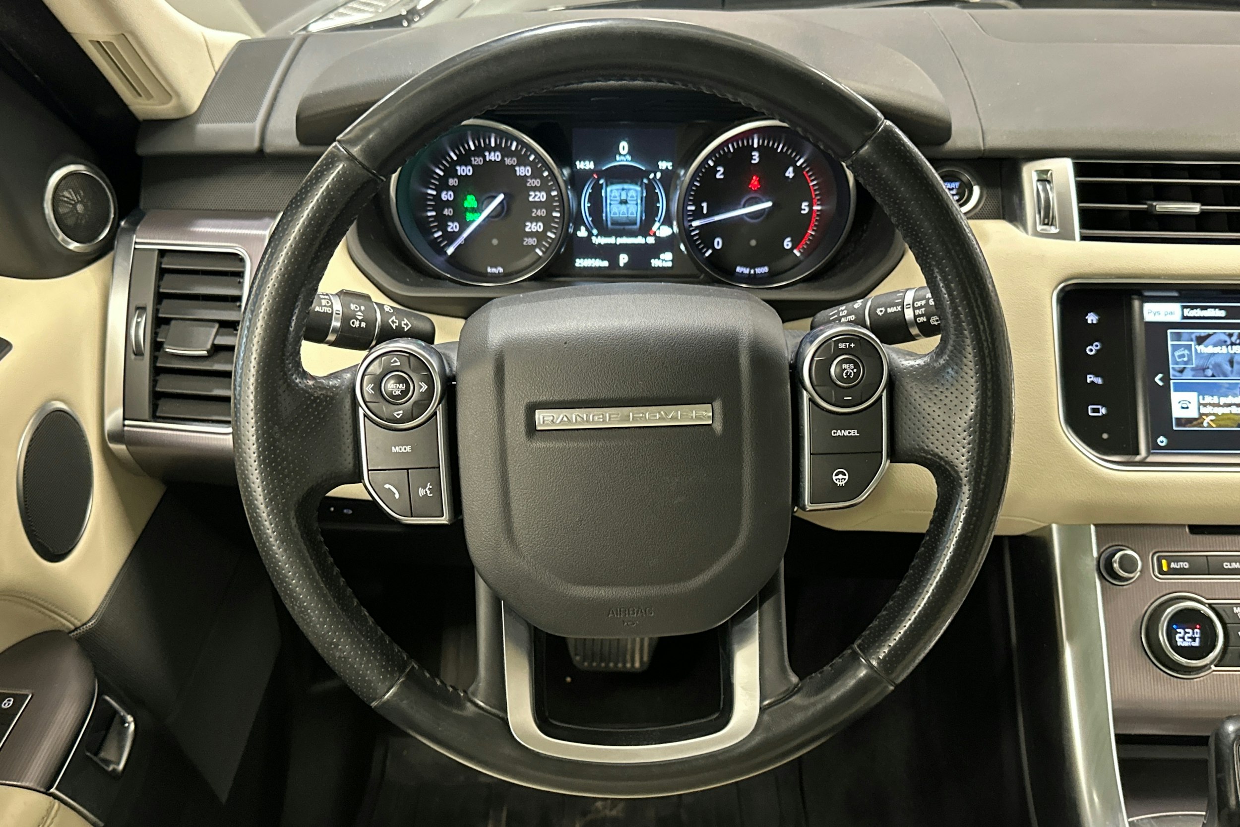 Musta Land Rover Range Rover Sport 2016 kuva 14.
