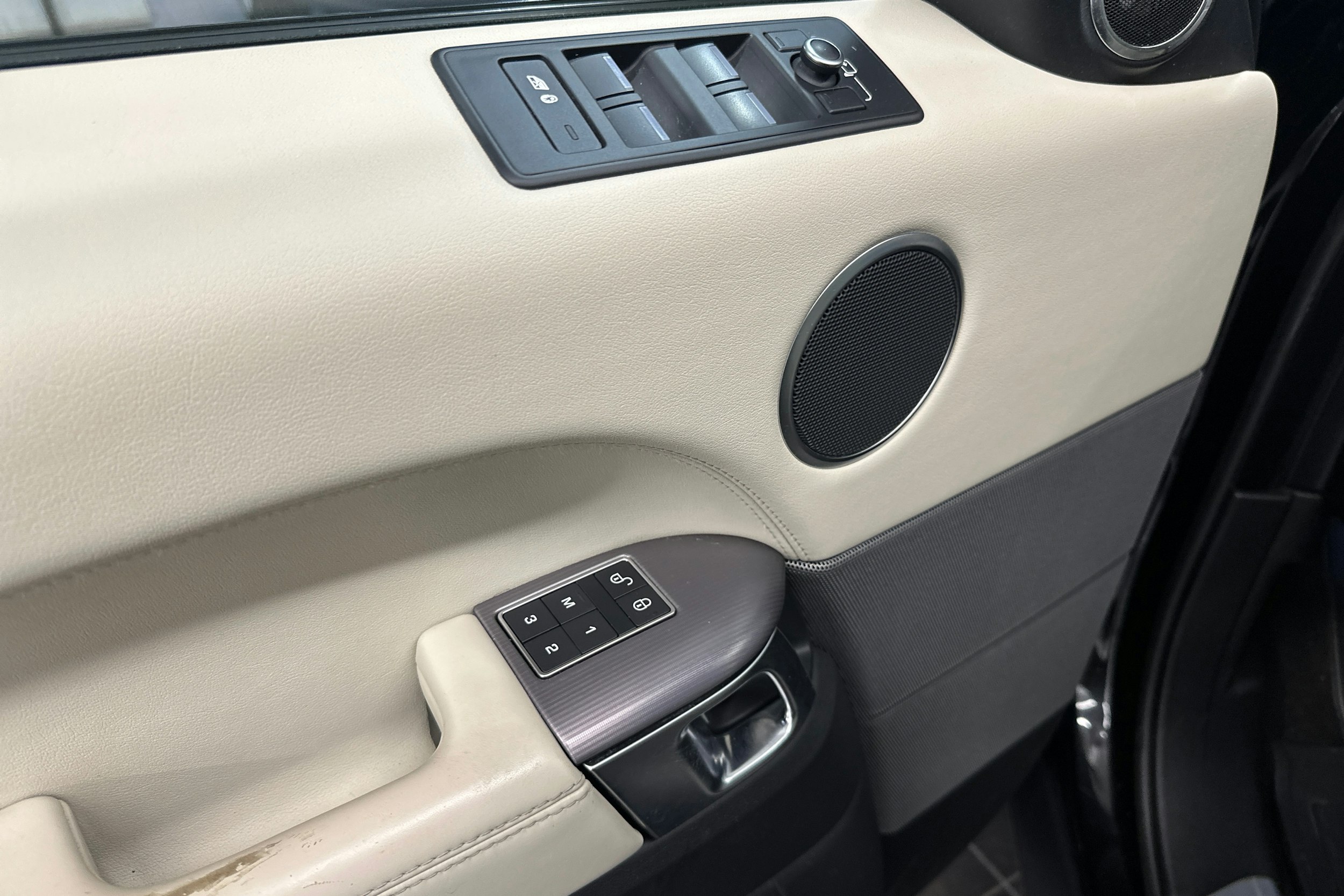 Musta Land Rover Range Rover Sport 2016 kuva 15.