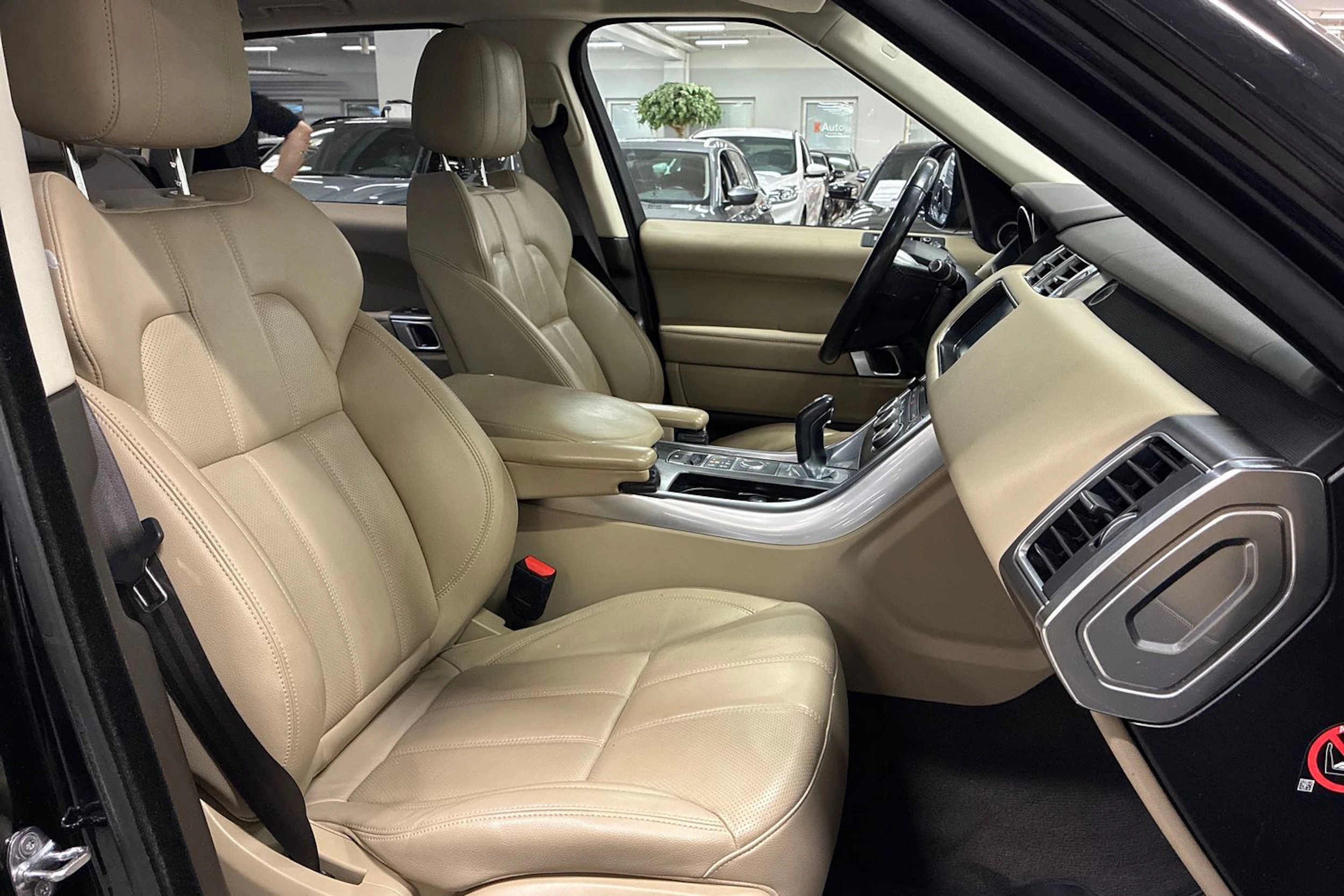 Musta Land Rover Range Rover Sport 2017 kuva 29.