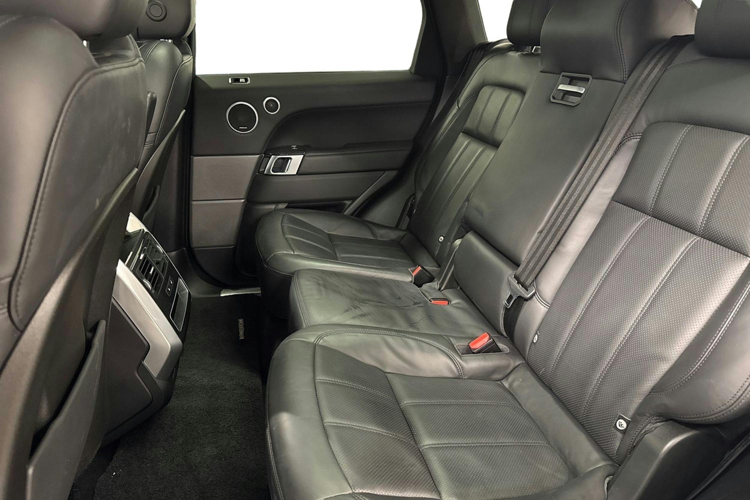 Valkoinen Land Rover Range Rover Sport 2019 kuva 8.