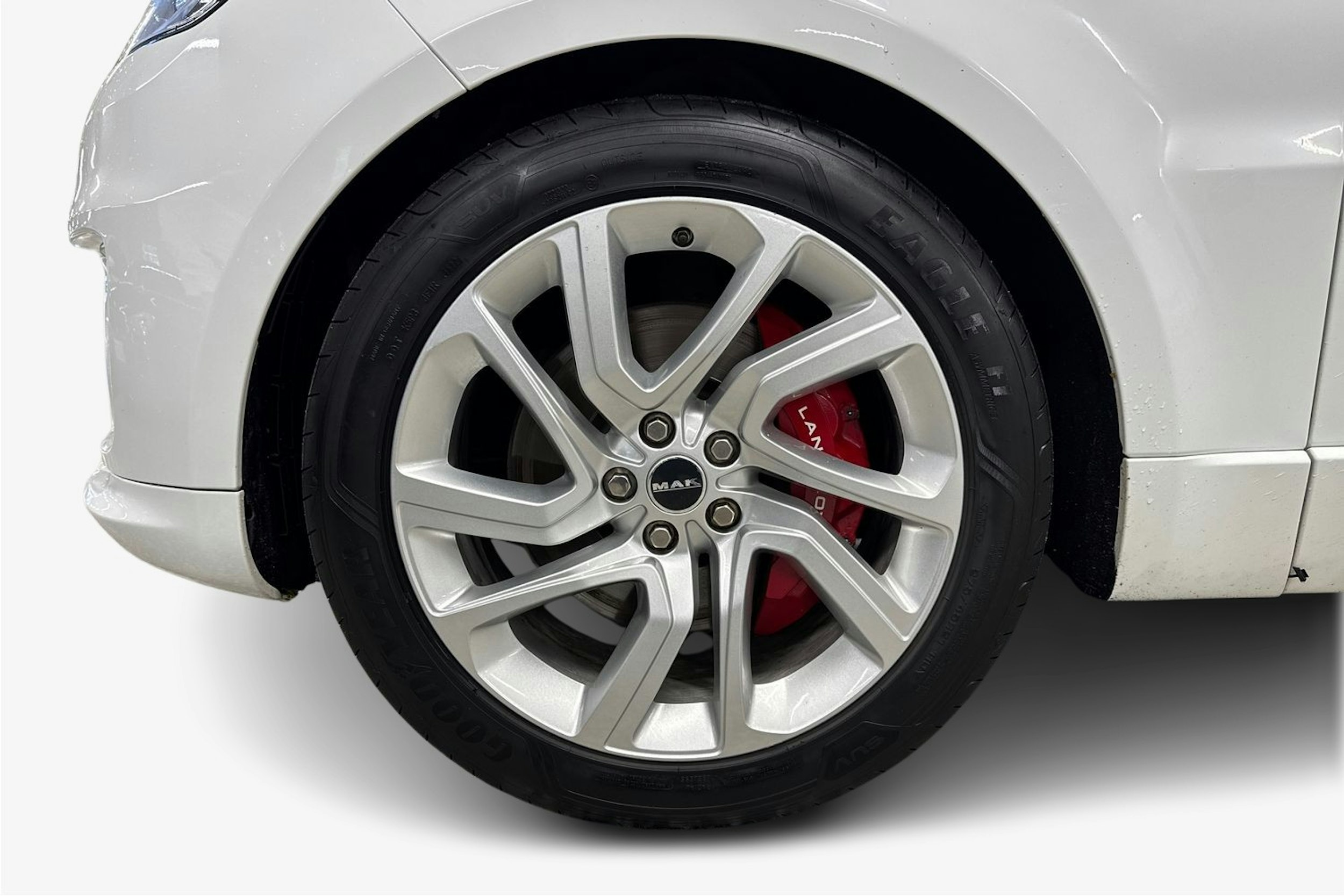 Valkoinen Land Rover Range Rover Sport 2019 kuva 9.