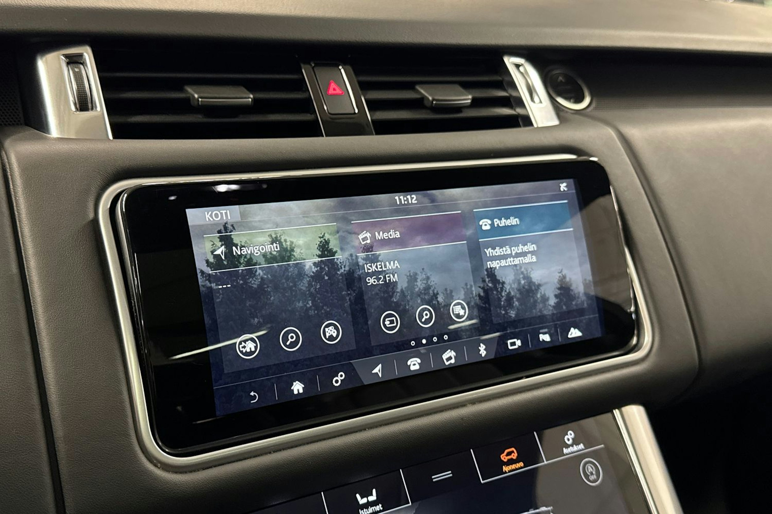 Valkoinen Land Rover Range Rover Sport 2019 kuva 11.