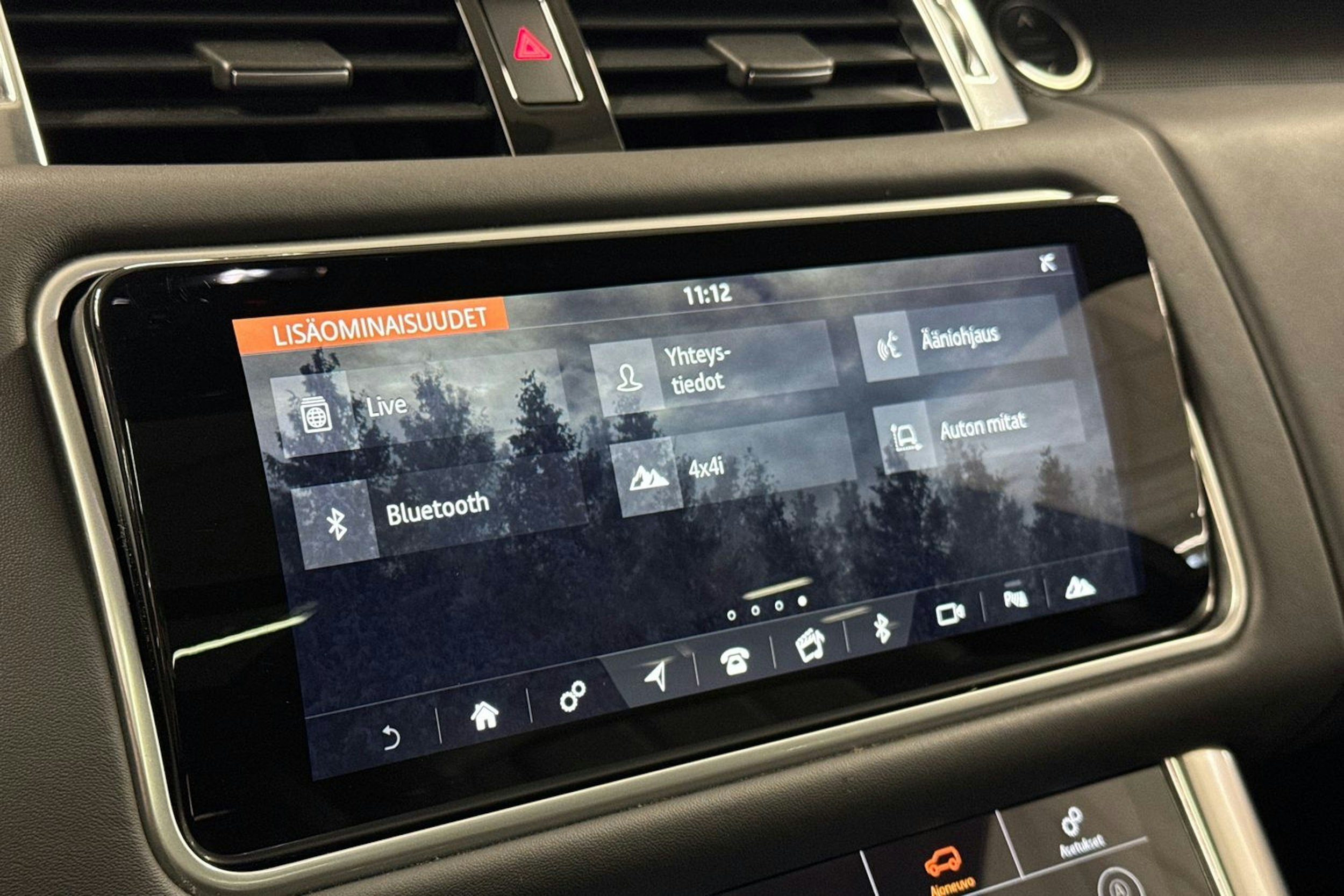 Valkoinen Land Rover Range Rover Sport 2019 kuva 13.