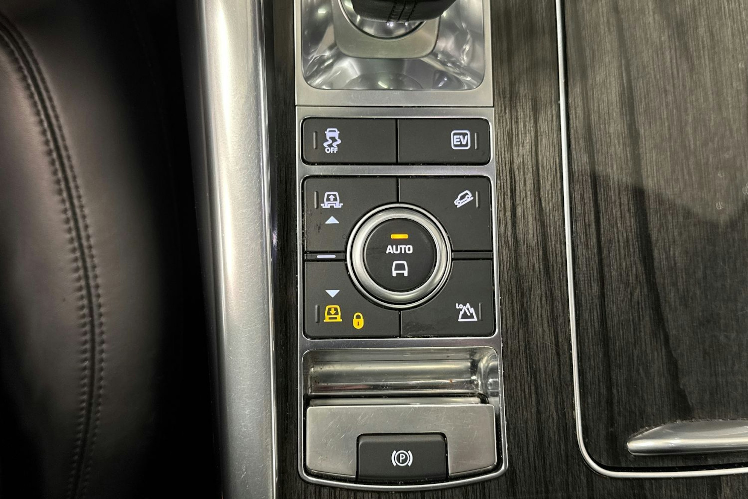 Valkoinen Land Rover Range Rover Sport 2019 kuva 16.
