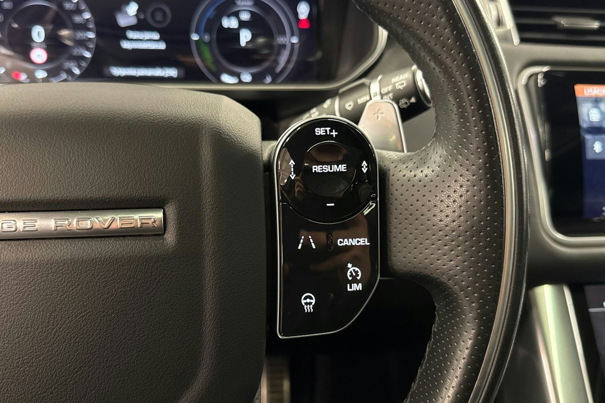 Valkoinen Land Rover Range Rover Sport 2019 kuva 18.