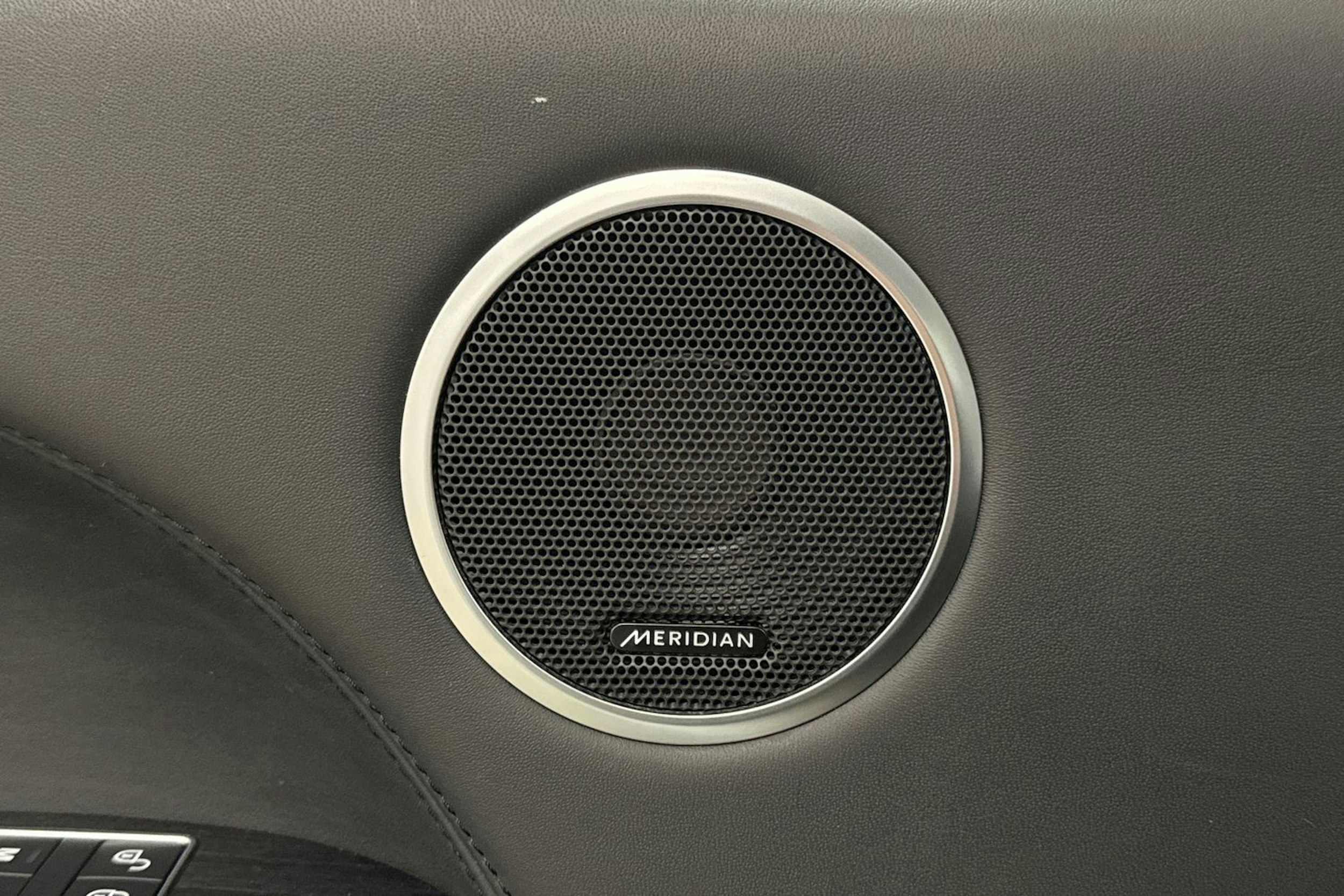 Valkoinen Land Rover Range Rover Sport 2019 kuva 20.
