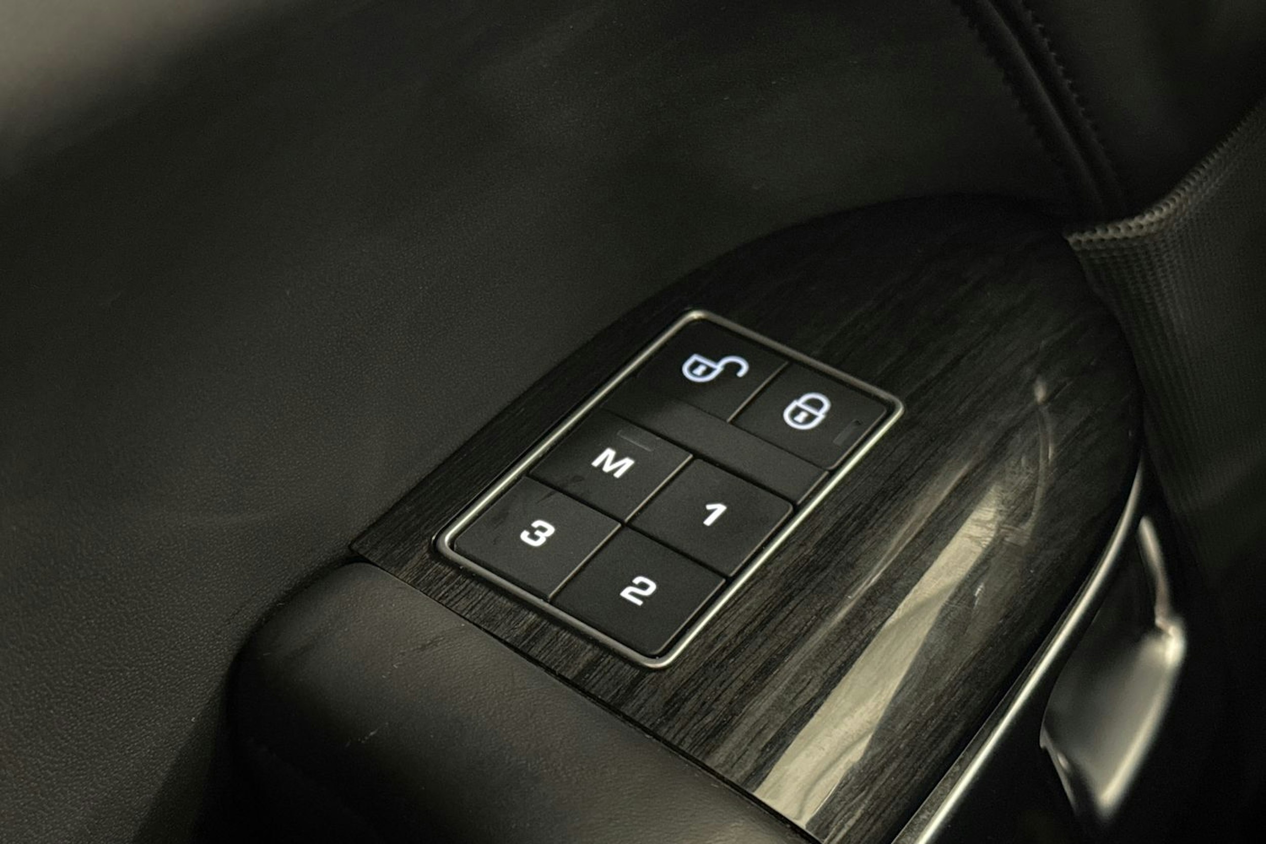 Valkoinen Land Rover Range Rover Sport 2019 kuva 21.