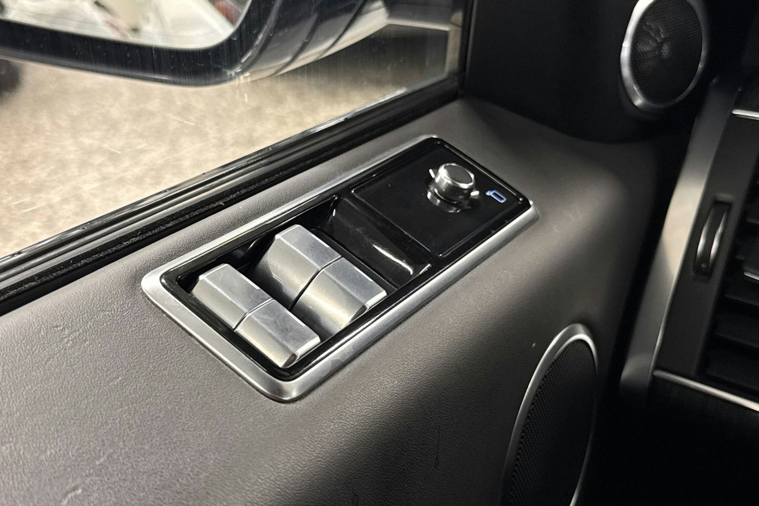 Valkoinen Land Rover Range Rover Sport 2019 kuva 23.