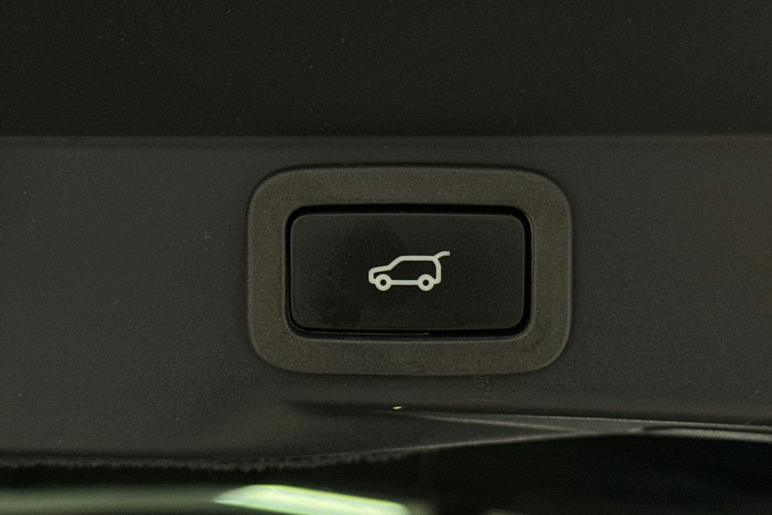 Valkoinen Land Rover Range Rover Sport 2019 kuva 28.